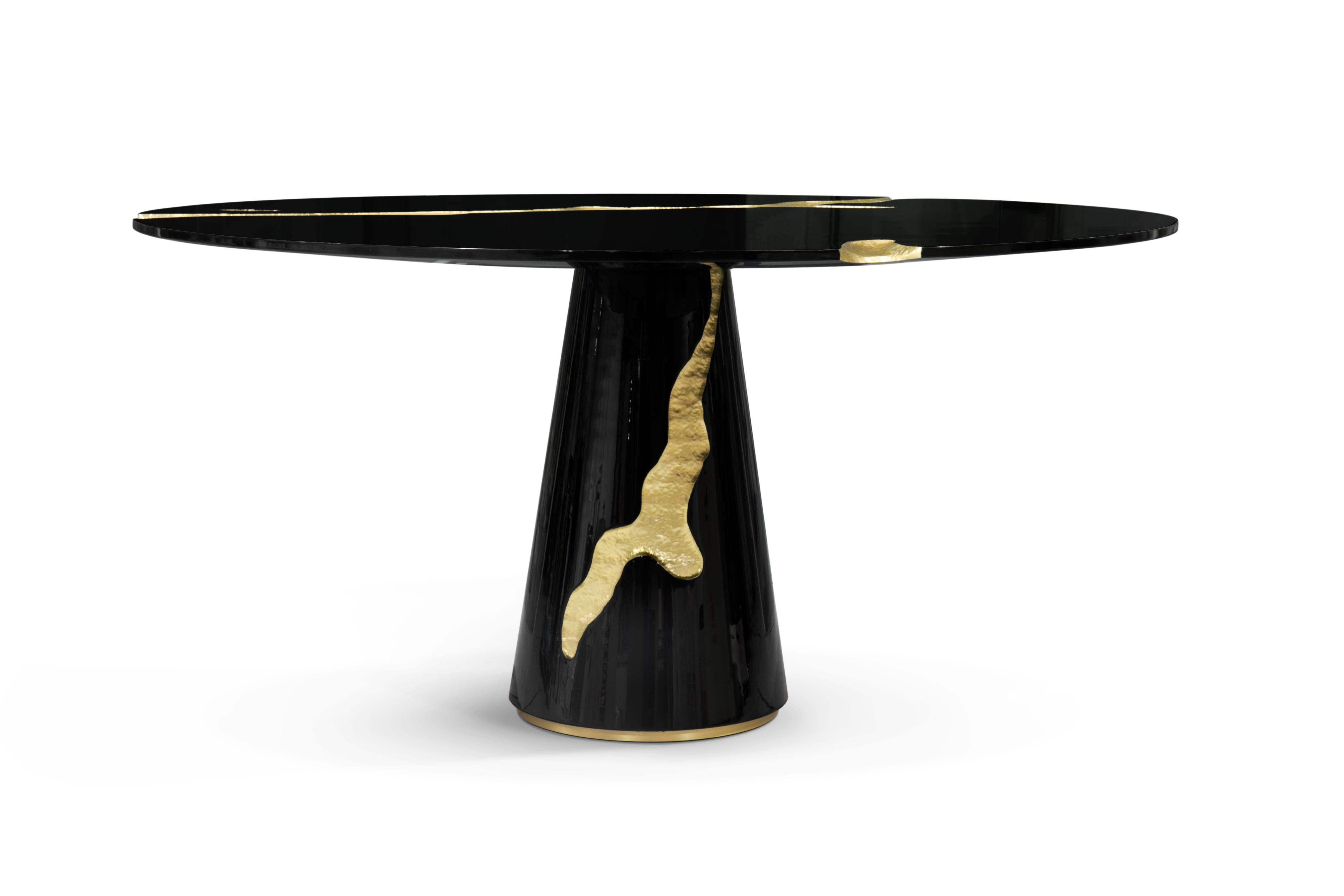 Portugais Table de salle à manger Lapiaz - menuiserie artisanale en laiton et placage - Boca do Lobo en vente