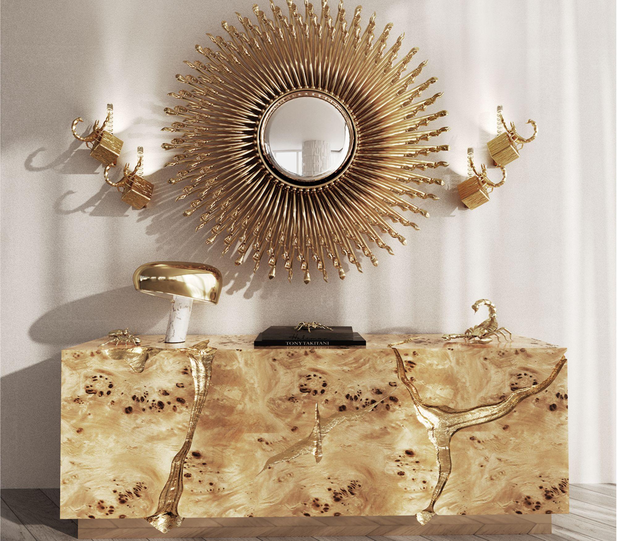 La credenza Lapiaz porta l'eccezionale artigianato e il design in un nuovo regno.
Le sue caratteristiche organiche sono ottenute grazie al montaggio manuale dell'ottone lucido e alla finitura laccata nera lucida che irrompe dall'interno alle