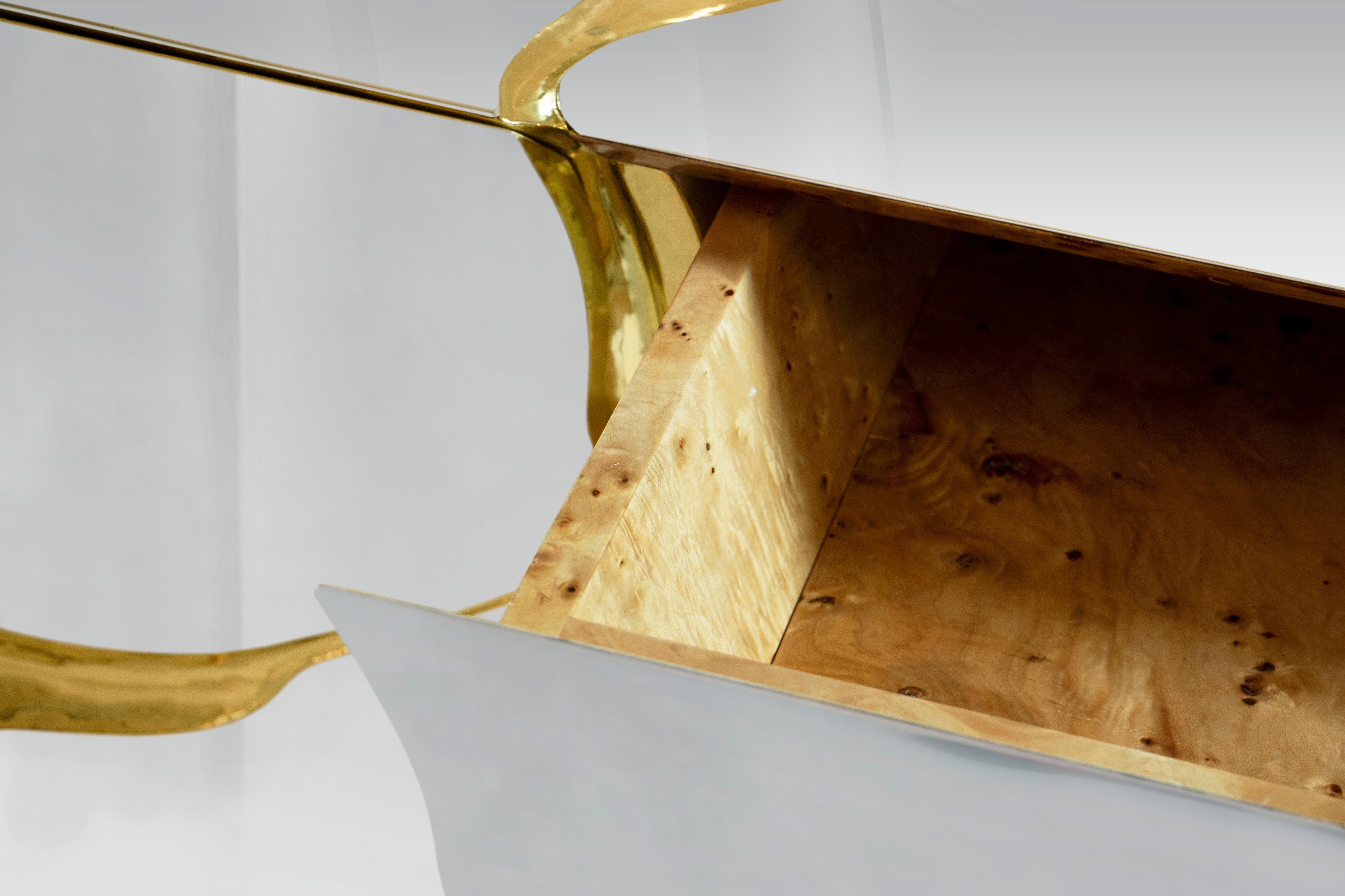 Ottone Credenza Lapiaz - Acciaio e ottone lucidato a mano - Boca Do Lobo in vendita