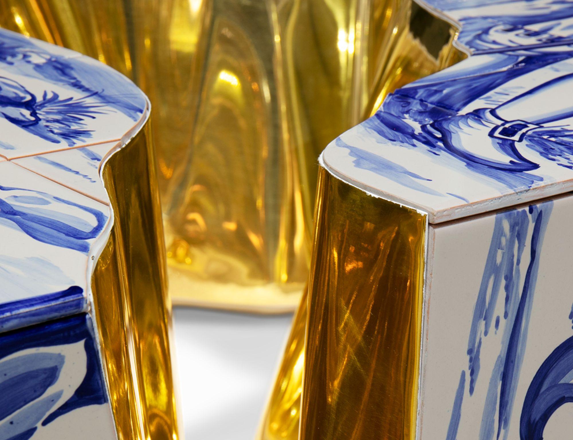 XXIe siècle et contemporain Table centrale Lapiaz Tiles peinte à la main - Acier et laiton - Boca do Lobo en vente