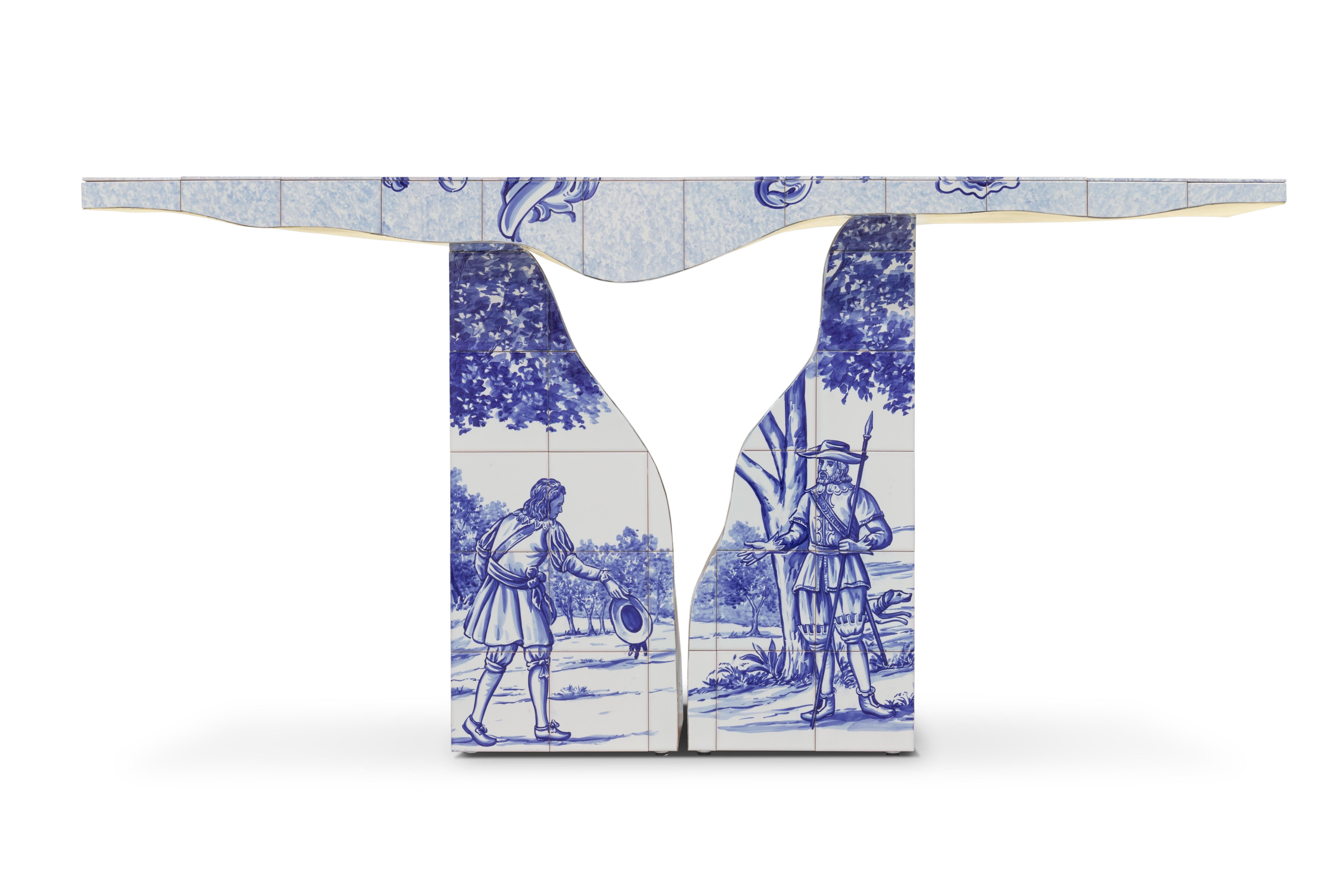 Die Lapiaz-Konsole setzt neue Maßstäbe in Sachen Handwerkskunst und Design. Diese zeitgenössische Konsole ist meisterhaft mit weißen und blauen Azulejos verkleidet, den traditionellen handbemalten Kacheln, einer der repräsentativsten Kunstformen der