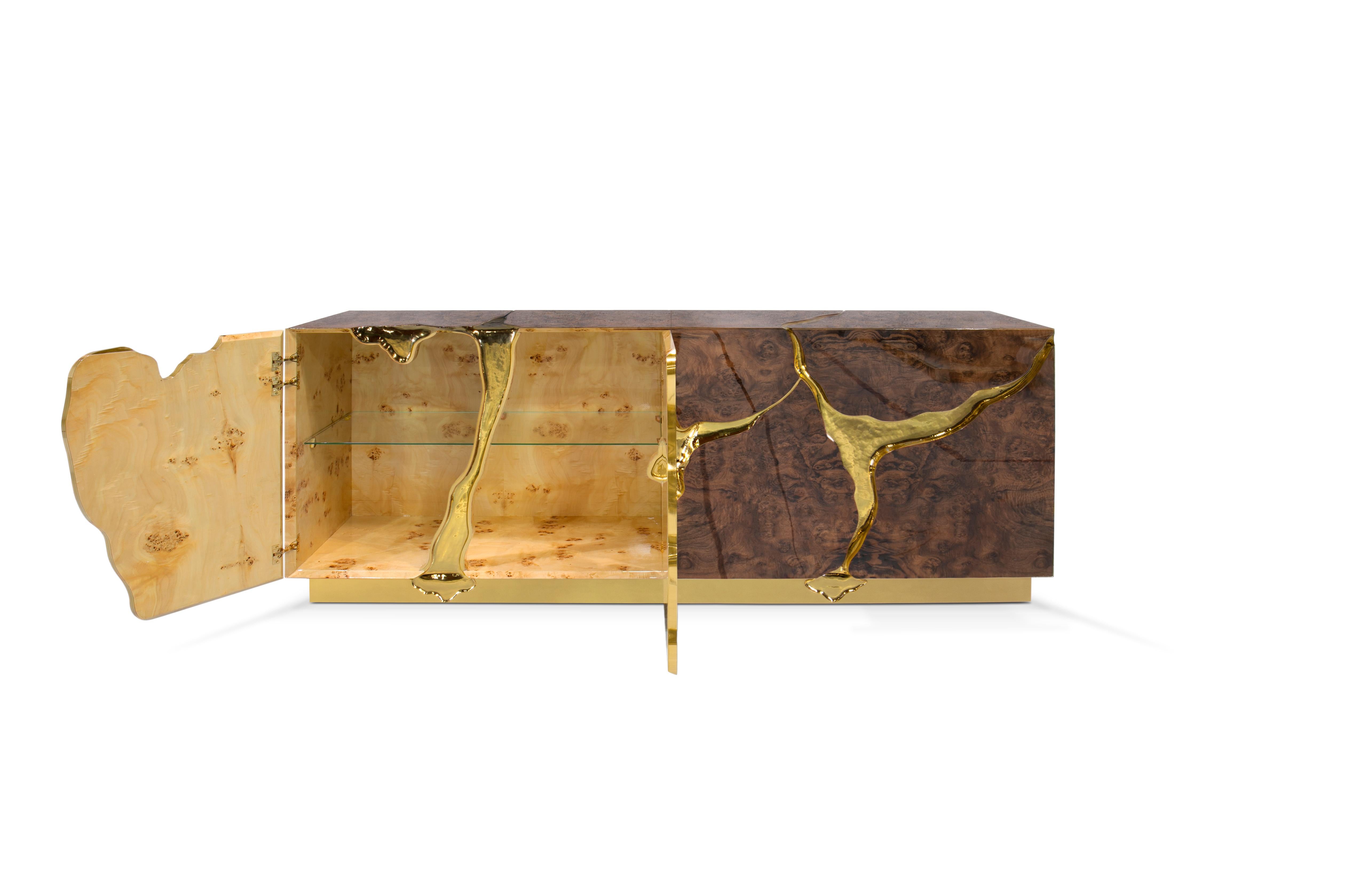 Portoghese Credenza in noce Lapiaz - Falegnameria artigianale in ottone e impiallacciatura - Boca Do Lobo in vendita