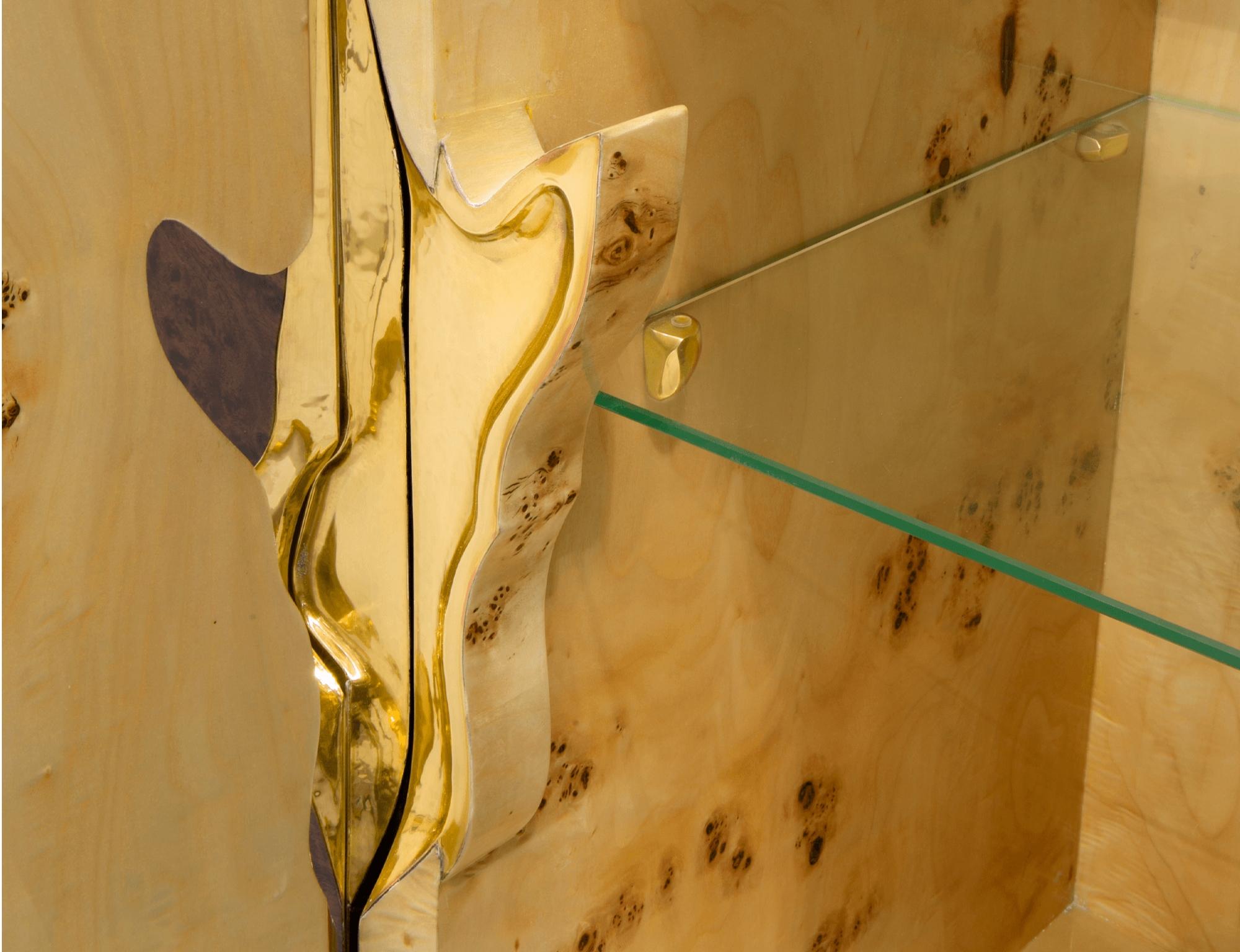 Ottone Credenza in noce Lapiaz - Falegnameria artigianale in ottone e impiallacciatura - Boca Do Lobo in vendita