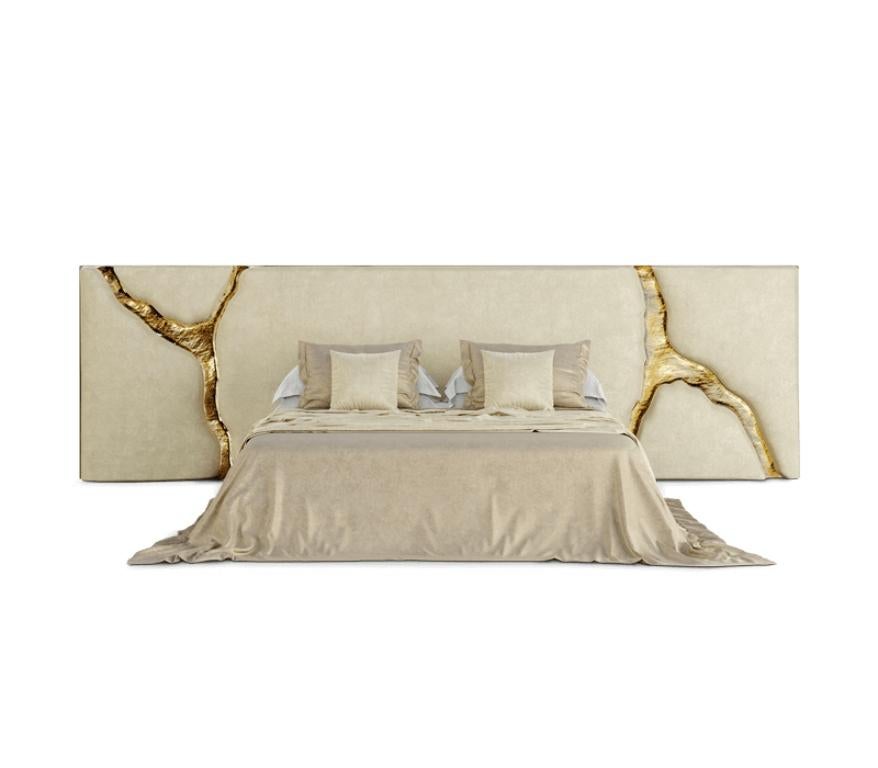 Lapiaz headboard takes exceptional craftsmanship and contemporary design to a new realm. The organic features of this upholstered headboard are achieved through the manual fitting of gold-polished brass into the velvet structure. A platform bed can