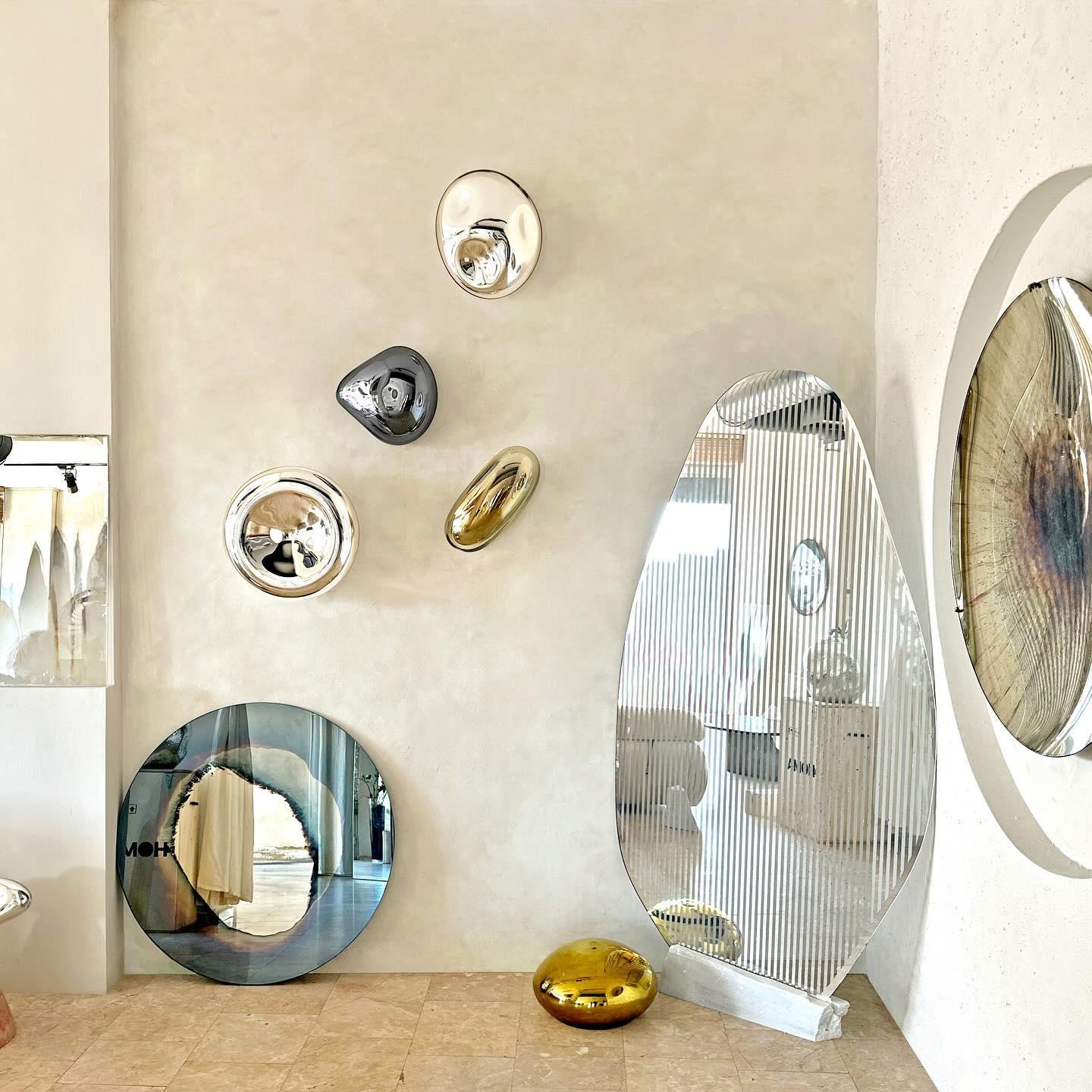 XXIe siècle et contemporain Miroir sculptural Lapis 22 avec verre soufflé à la main par Homa en vente