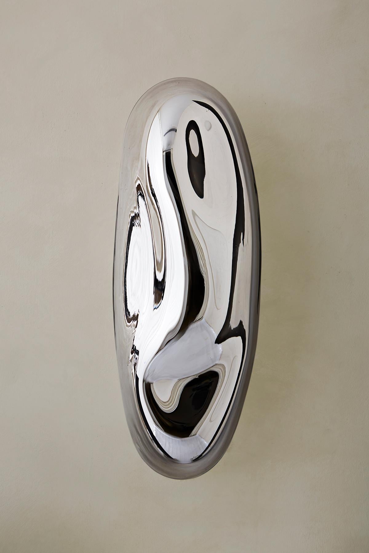 Lapis 6 Specchio scultoreo in argento con vetro soffiato a mano di Homa
Dimensioni: L 20 x P 18 x H 50 cm
Materiali: Vetro soffiato. Silver Mirror.

HOMA è un atelier di design contemporaneo con sede a Istanbul. I processi caratteristici