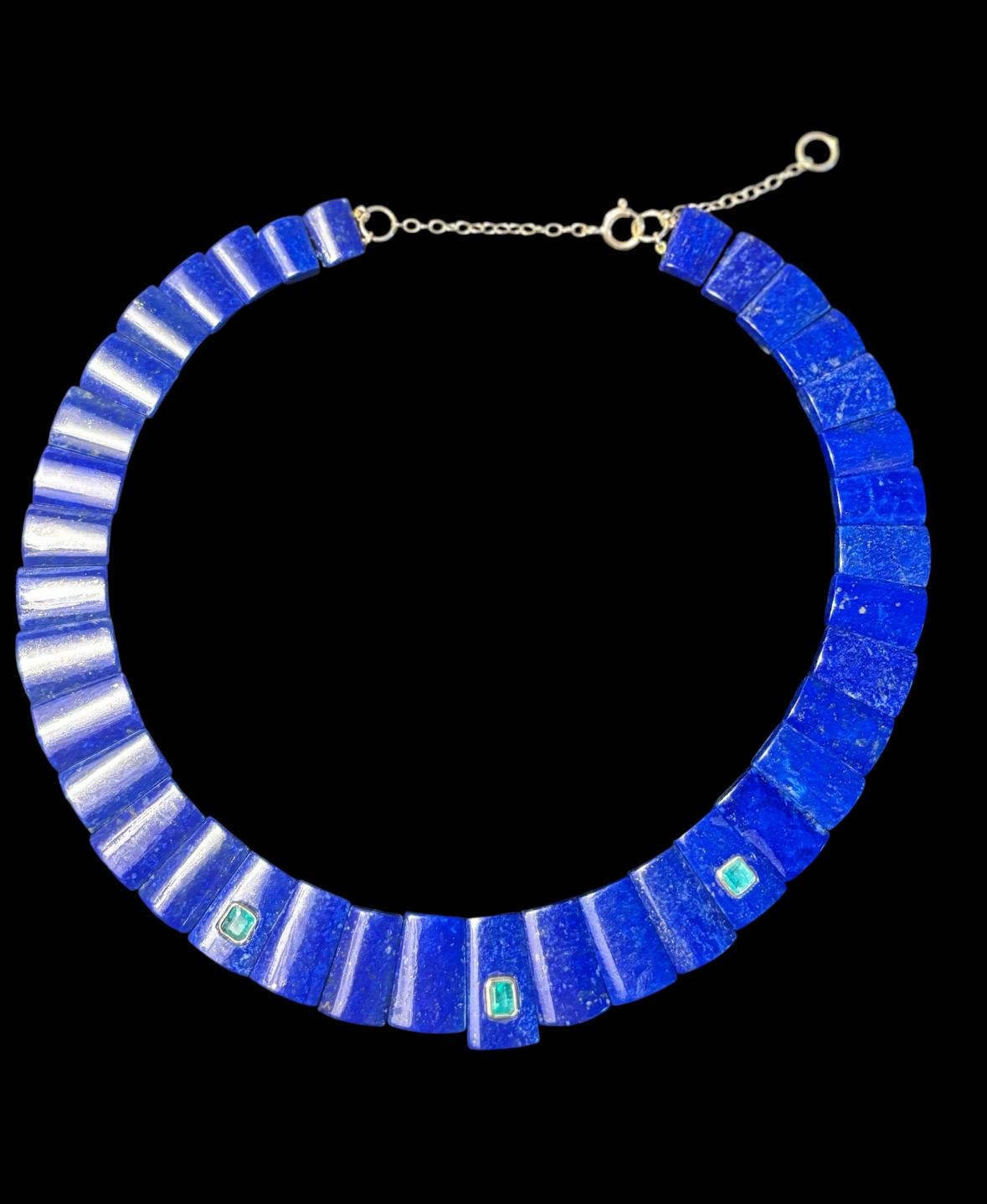 Artigiano Collana con collare di lapis e smeraldo in vendita
