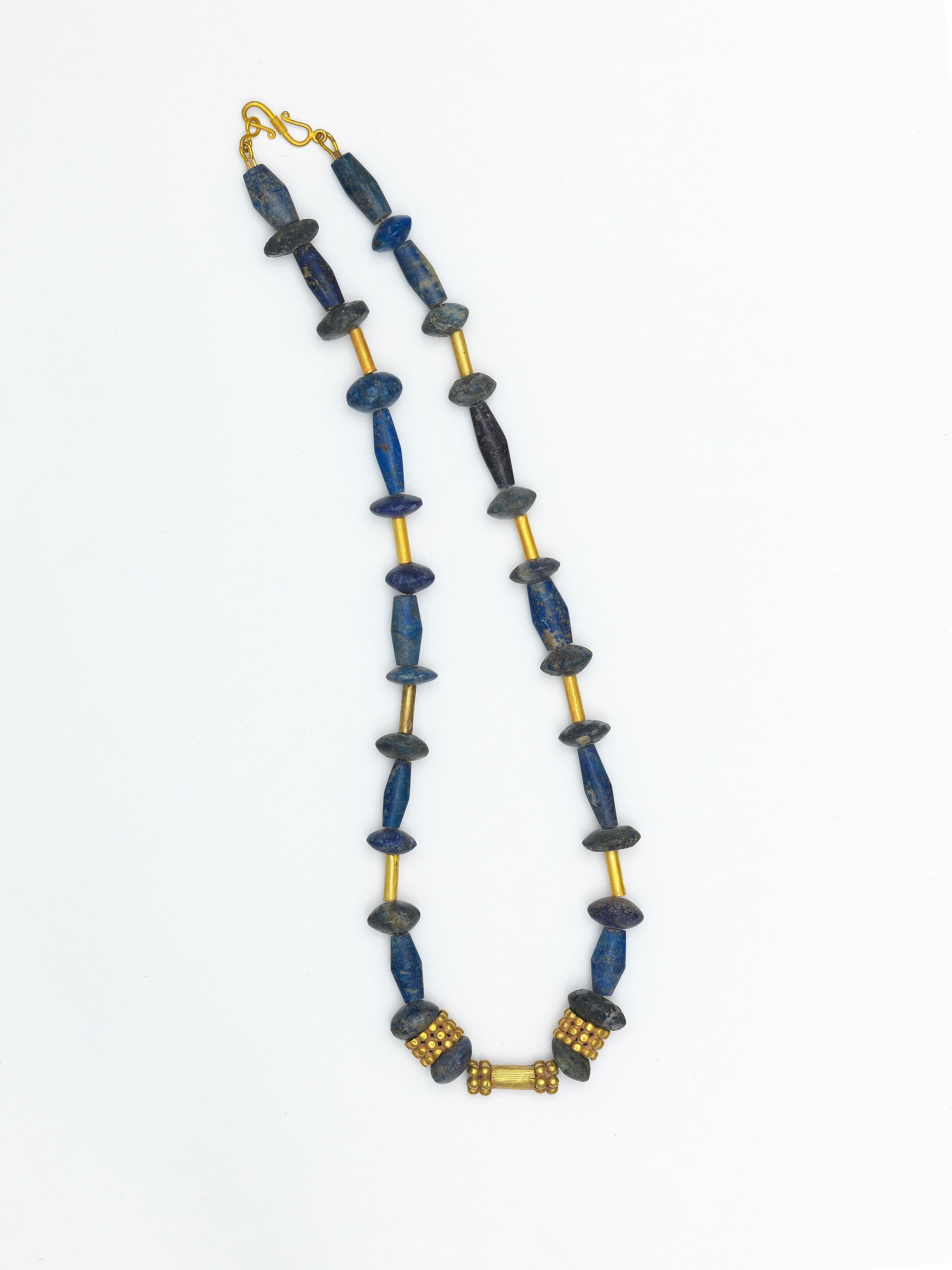 Bactrian Halskette aus Lapis und Gold (Rundschliff) im Angebot