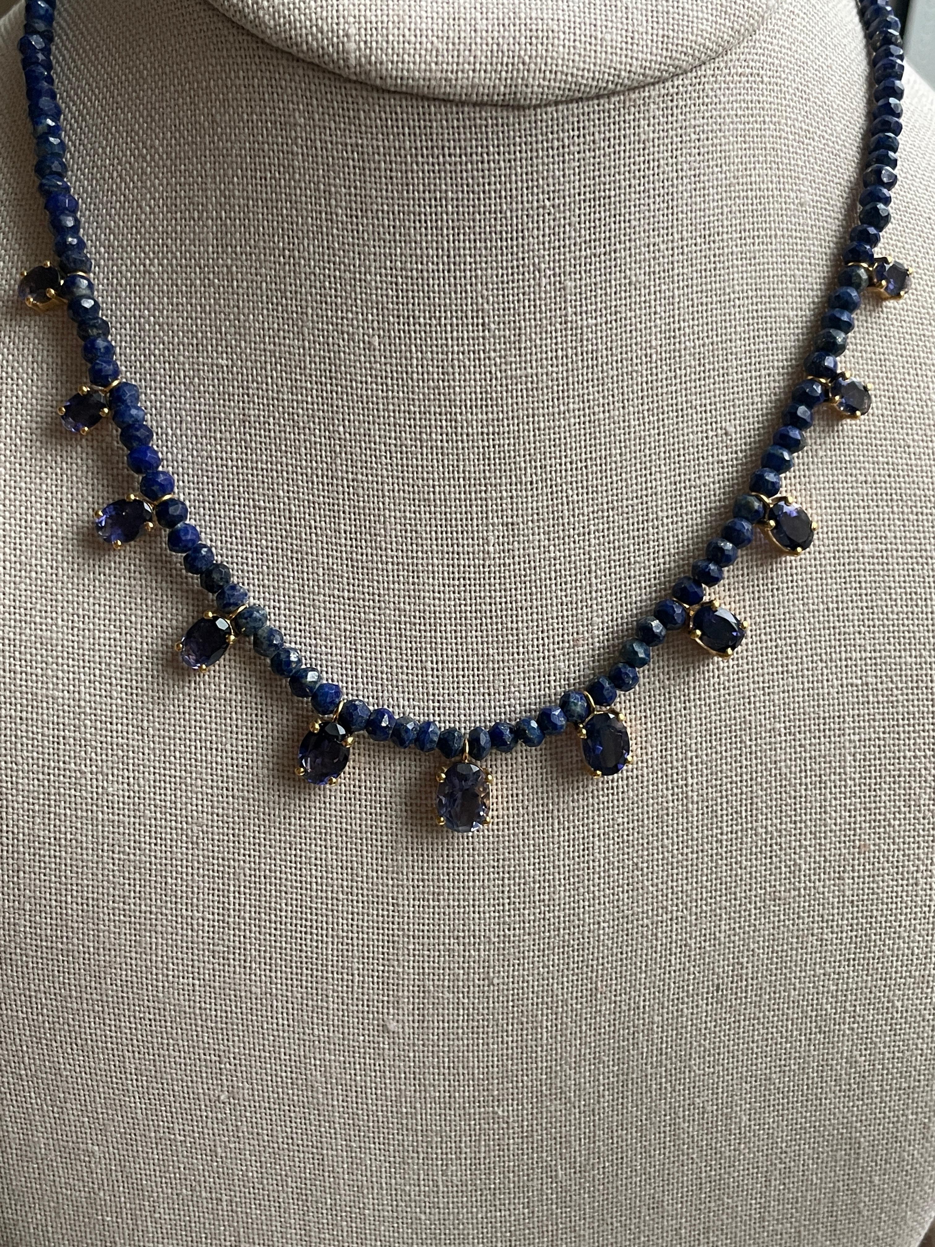 Oval Cut 7.5 Carat Lapis and Iolite Oval Beaded Gold Necklace For Sale