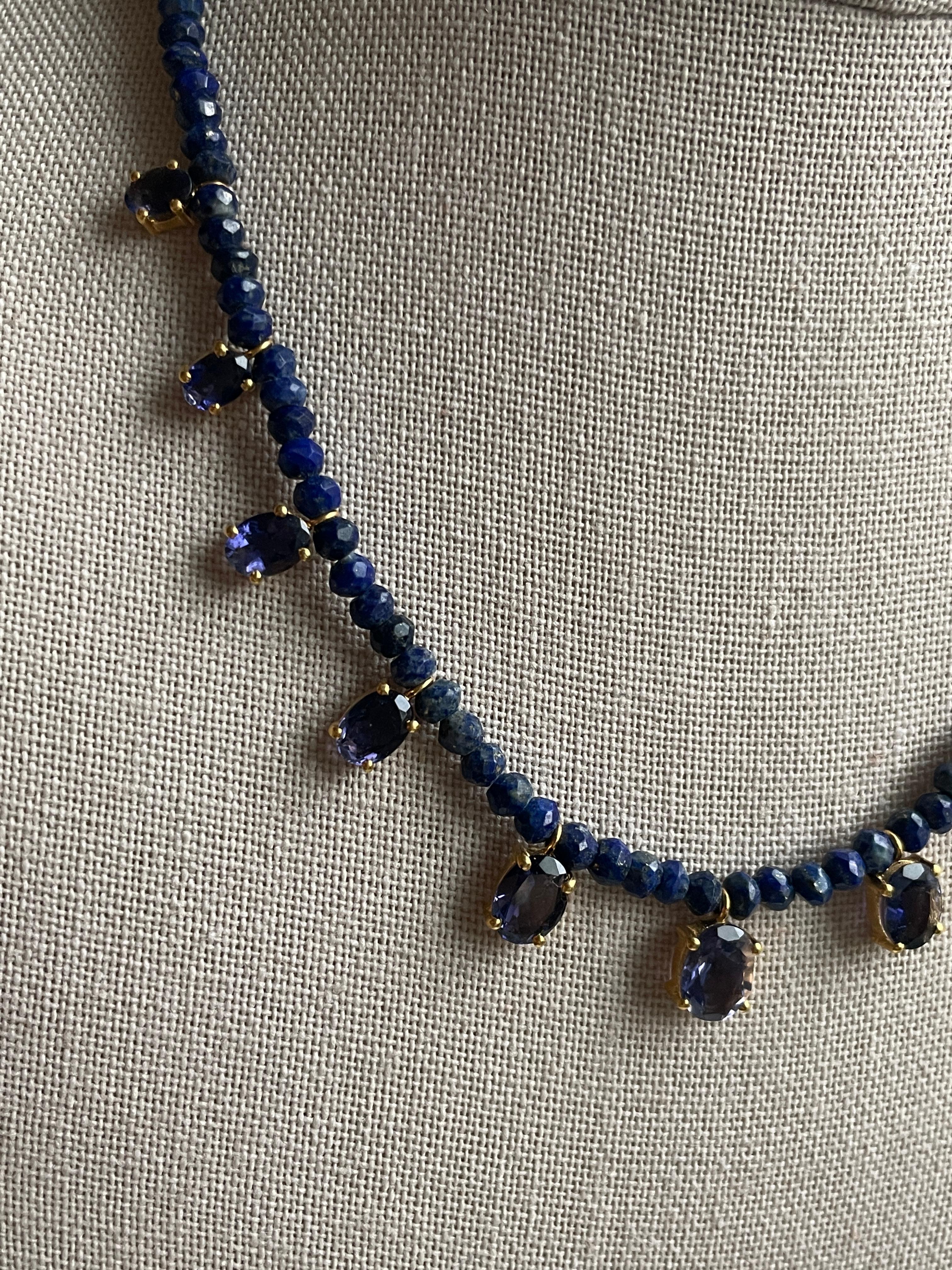 7.5 Carat Lapis and Iolite Oval Beaded Gold Necklace In New Condition For Sale In Amagansett, NY
