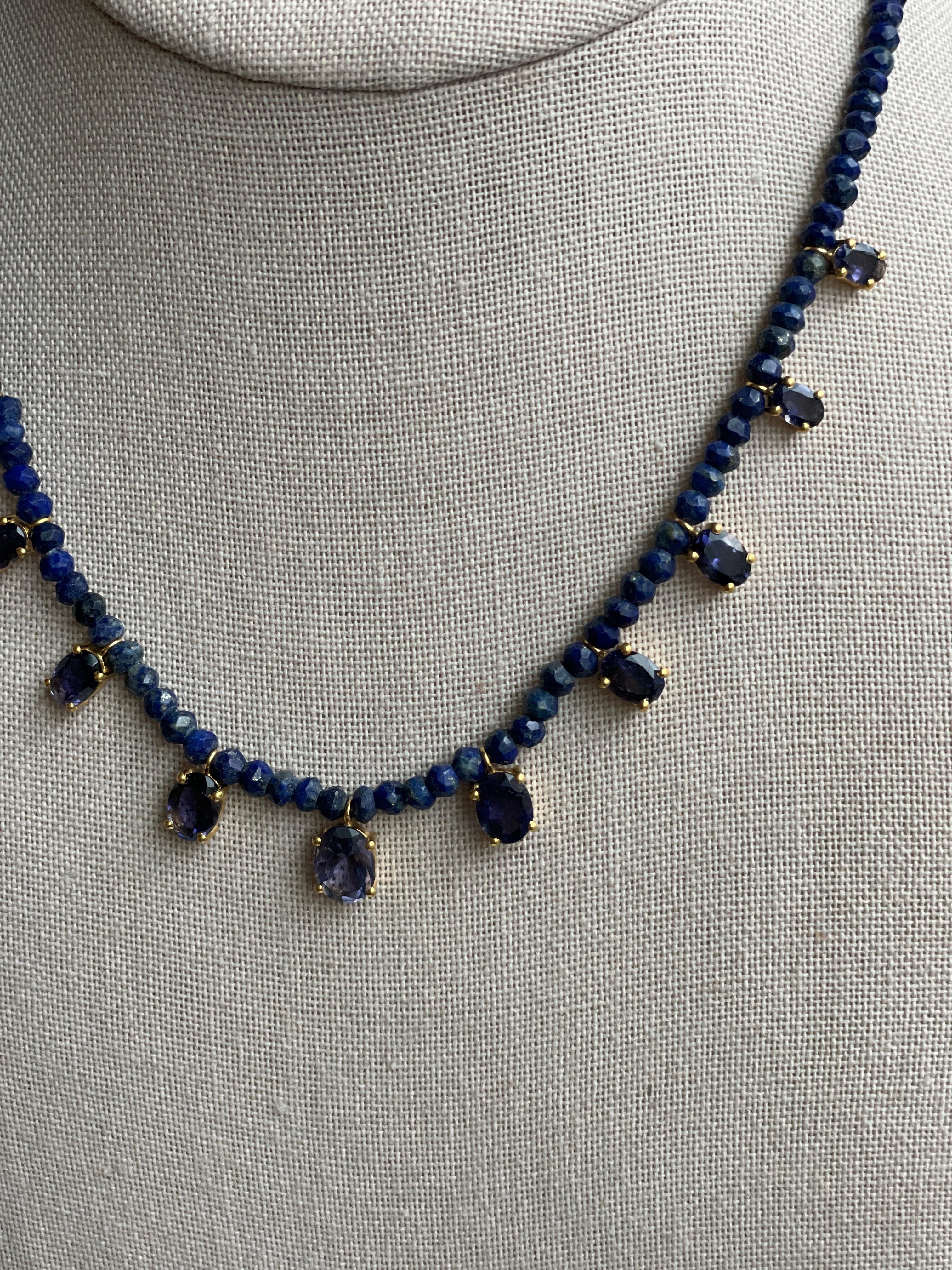 7.5 Carat Lapis and Iolite Oval Beaded Gold Necklace For Sale 1