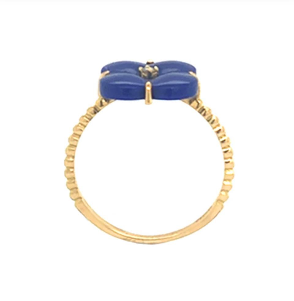 18K yellow gold lapis clover diamond ring is an exquisite piece of jewelry that seamlessly blends elegance with a touch of whimsy.
Crafted from high-quality 18-karat yellow gold, the ring showcases a delicate clover design adorned with a vibrant