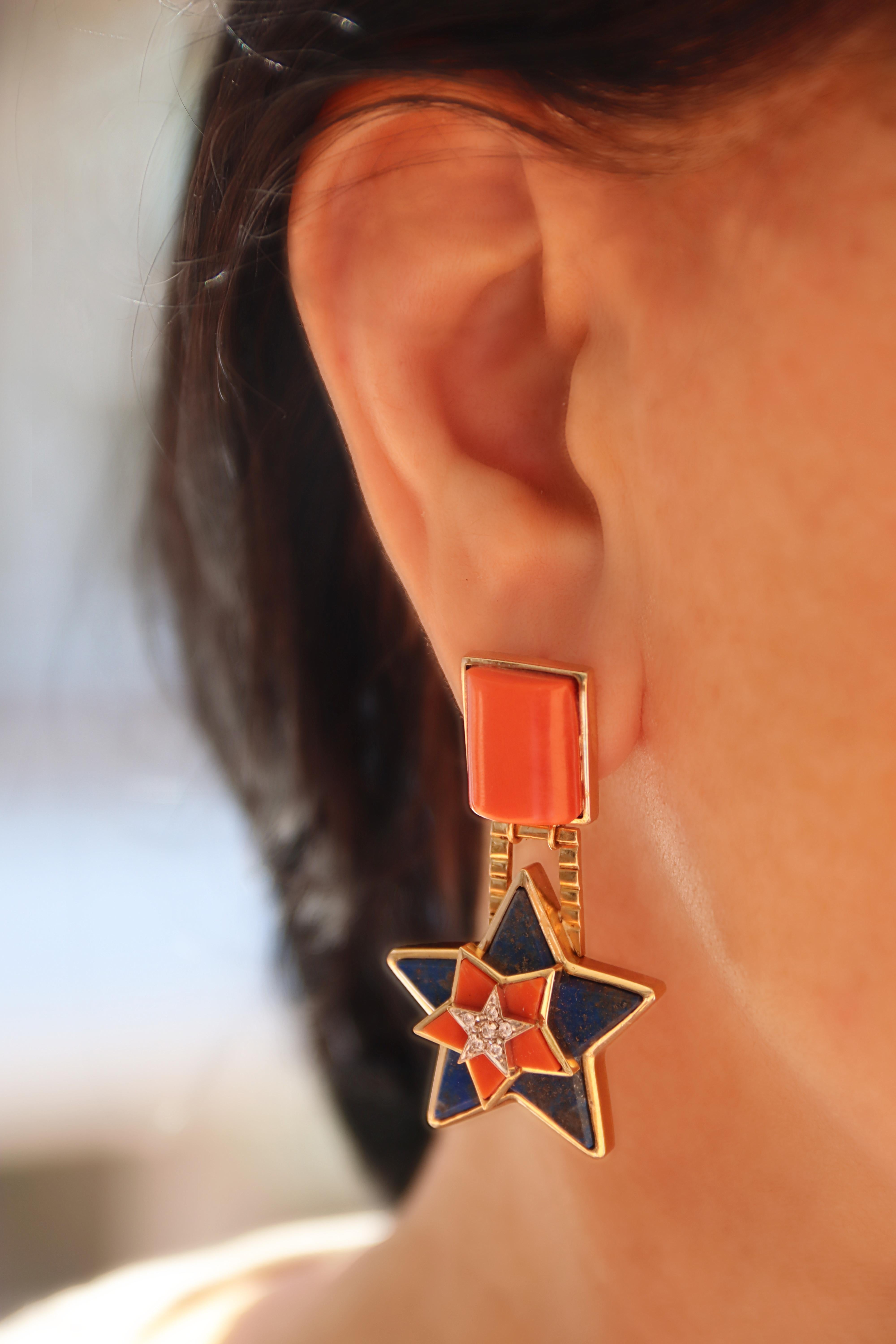 Pendants d'oreilles en or jaune 18 carats avec lapis, corail et diamants en vente 4