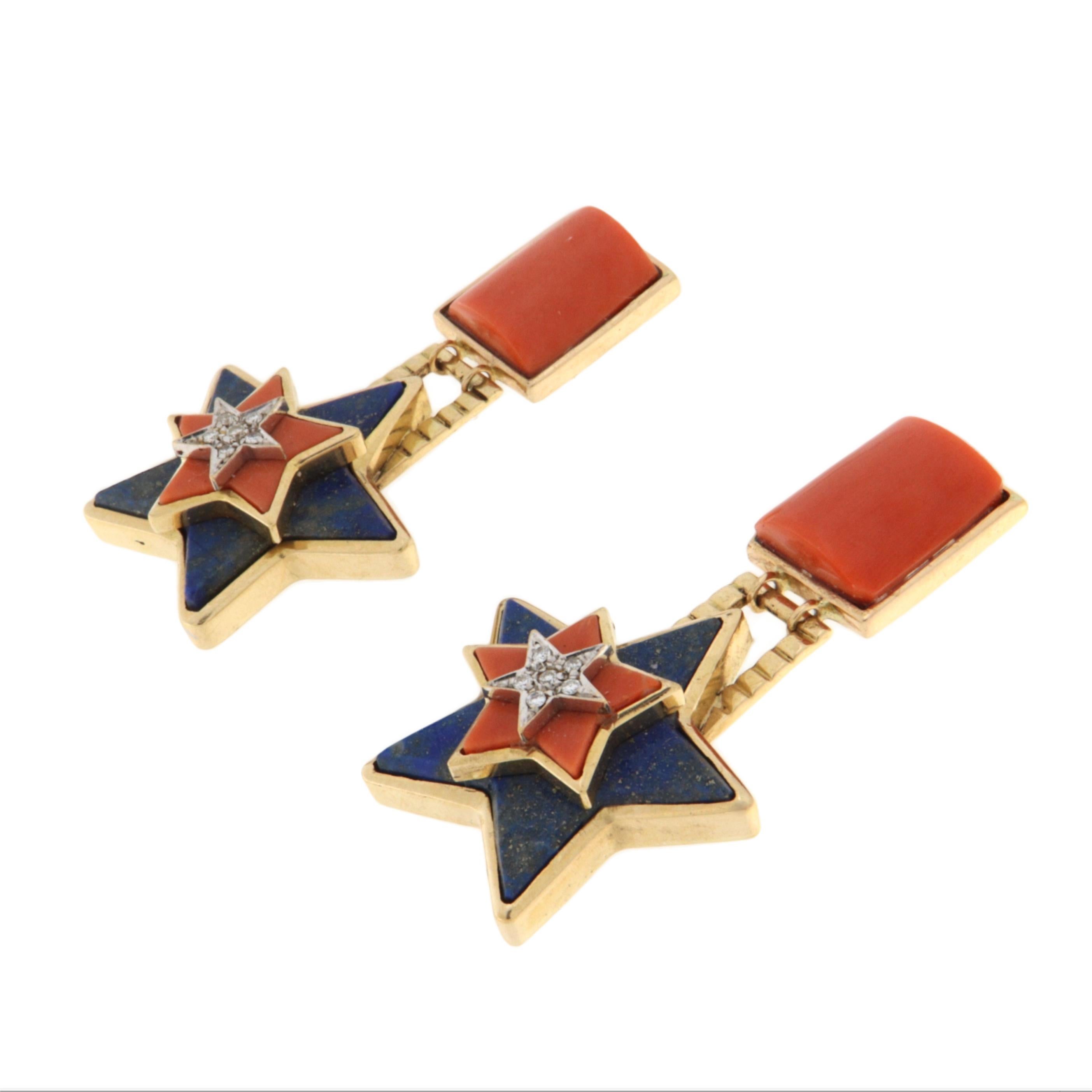 Artisan Pendants d'oreilles en or jaune 18 carats avec lapis, corail et diamants en vente