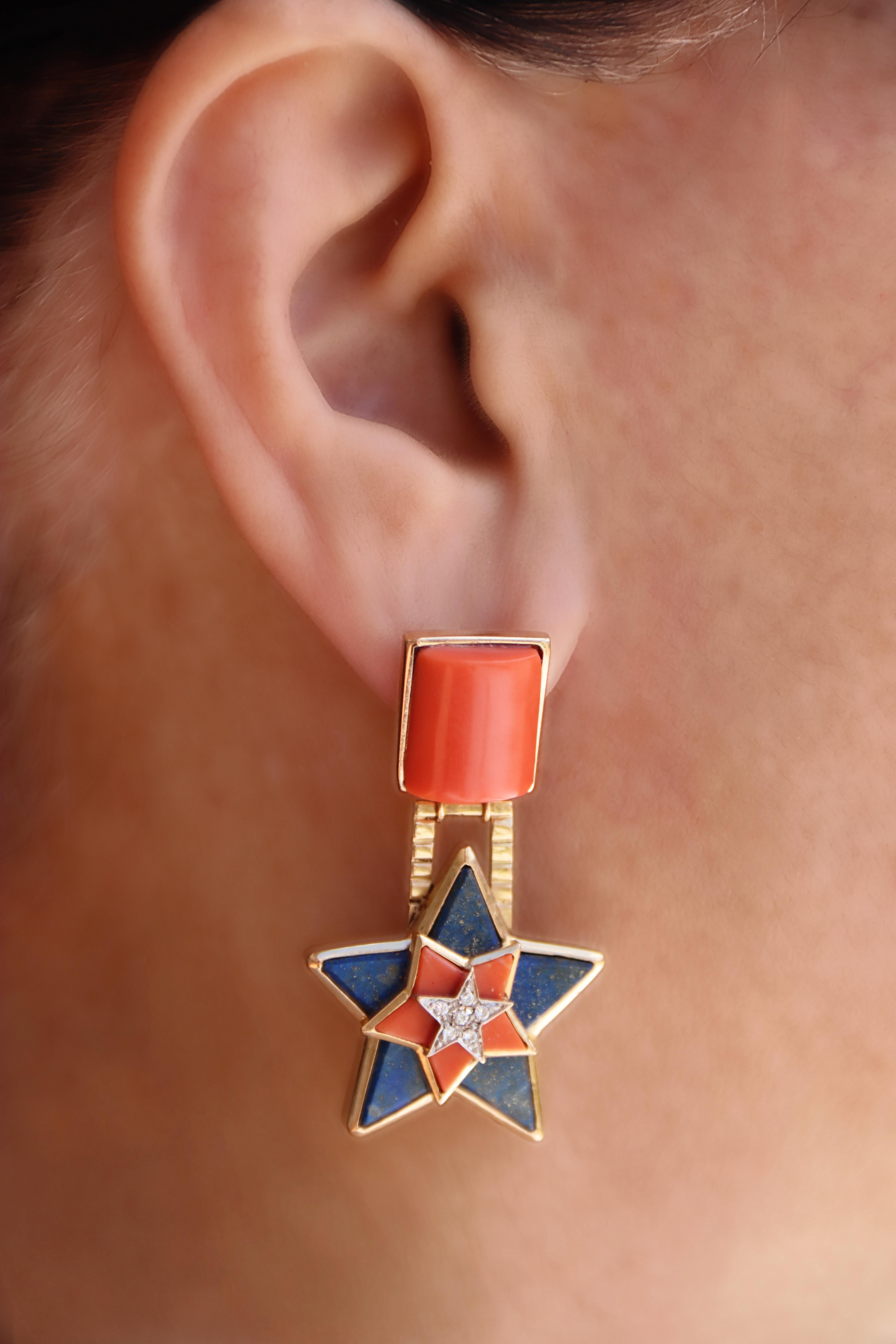 Pendants d'oreilles en or jaune 18 carats avec lapis, corail et diamants en vente 2