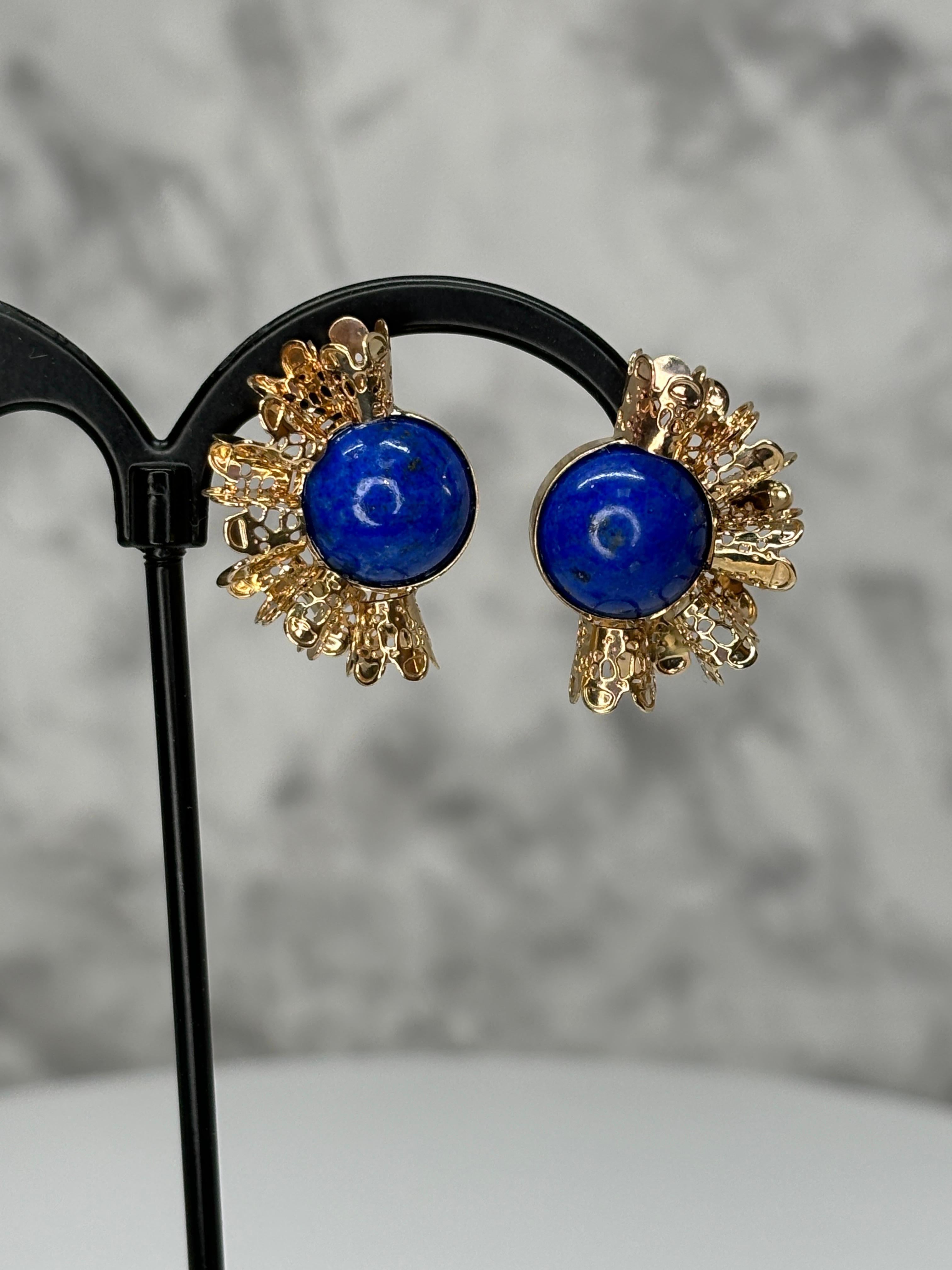 Lapis Lazuli 14k Yellow Gold Ruffle Gold Earrings Omega Back In Good Condition For Sale In Bernardsville, NJ