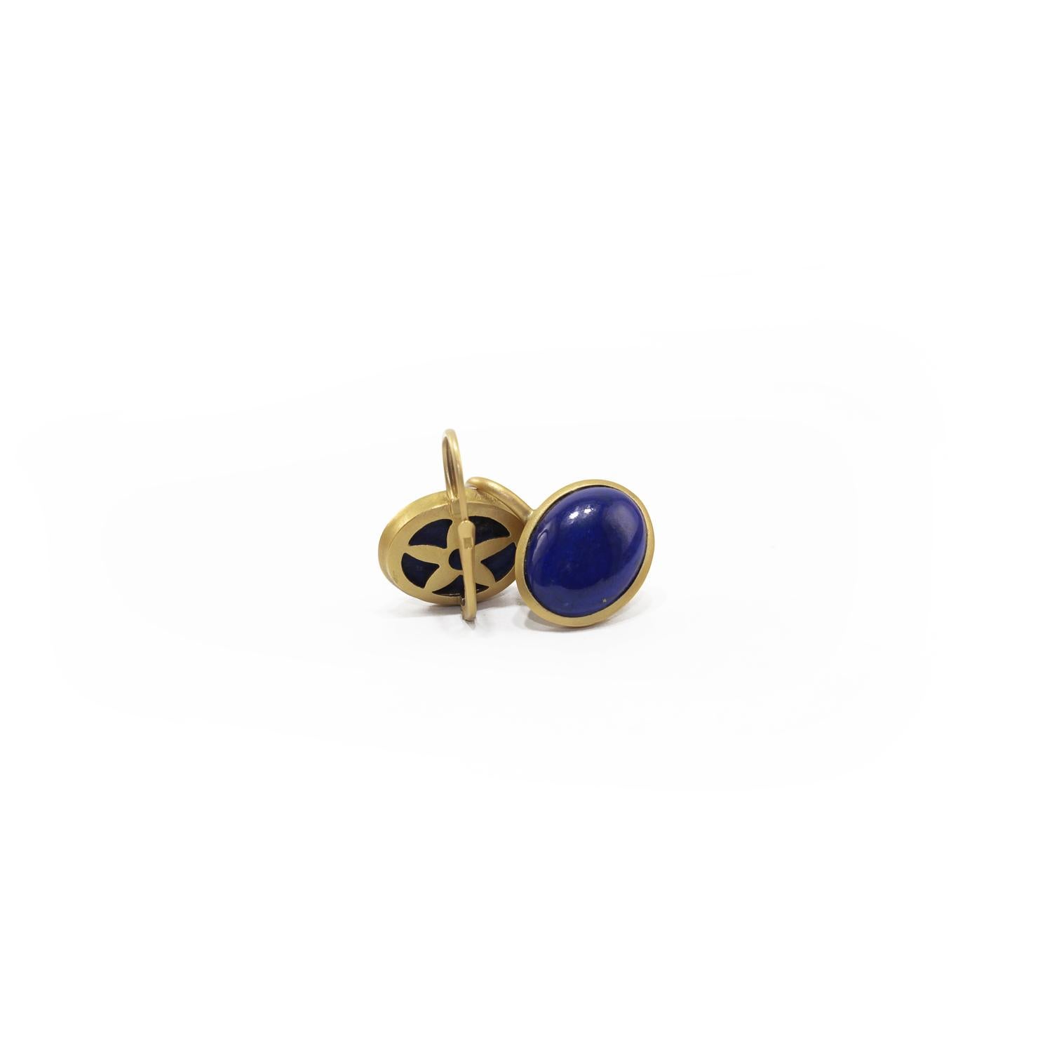 Elegant earrings in 18kt satin yellow gold and lapis lazuli cabochon. 
Lever-back system. 
Lapis Lazuli ct. 29.2
Satin yellow Gold g. 9.7


