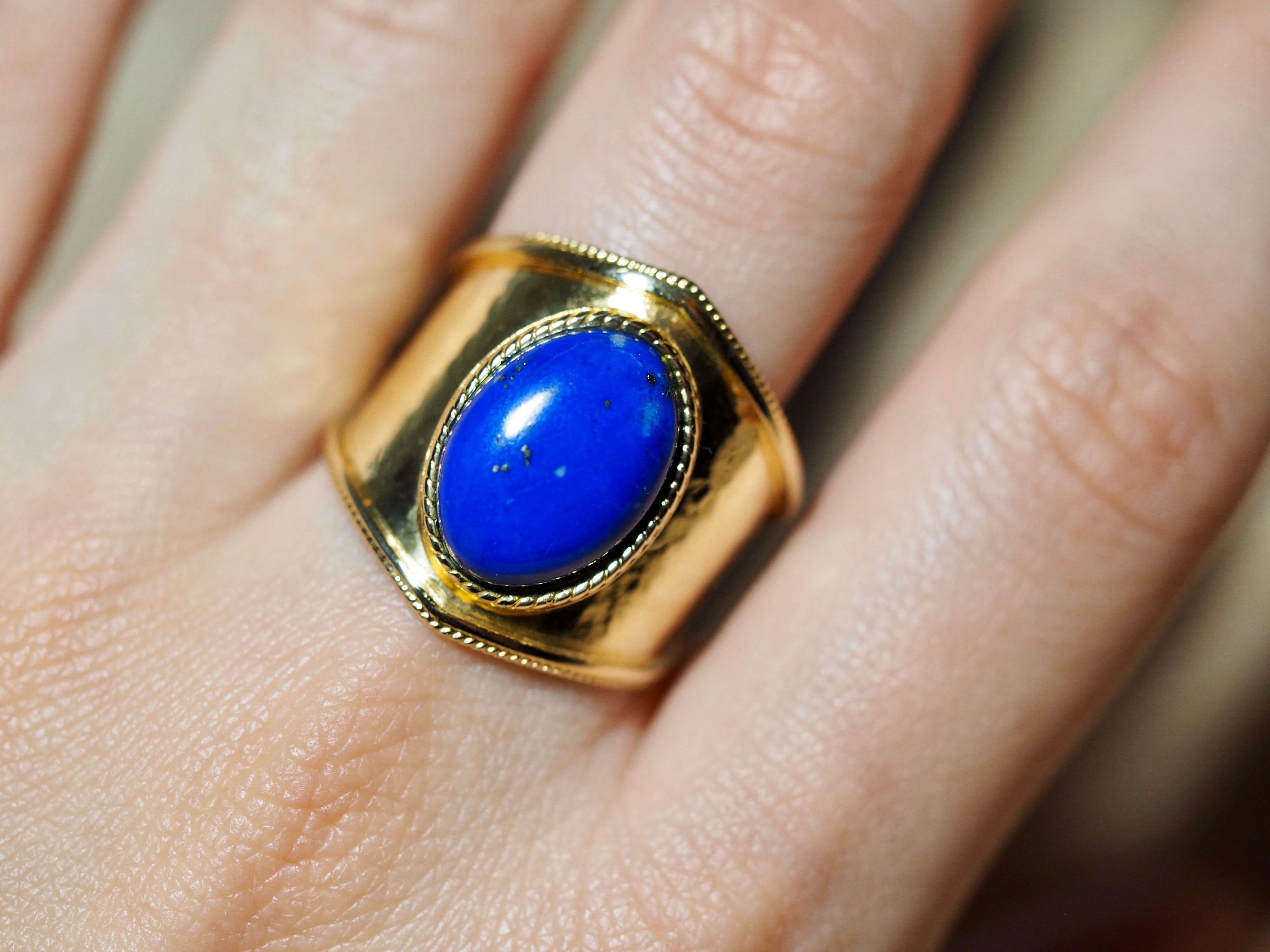 Oval Cut Lapis Lazuli 18 Karat Yellow Gold Hammered Ring Band