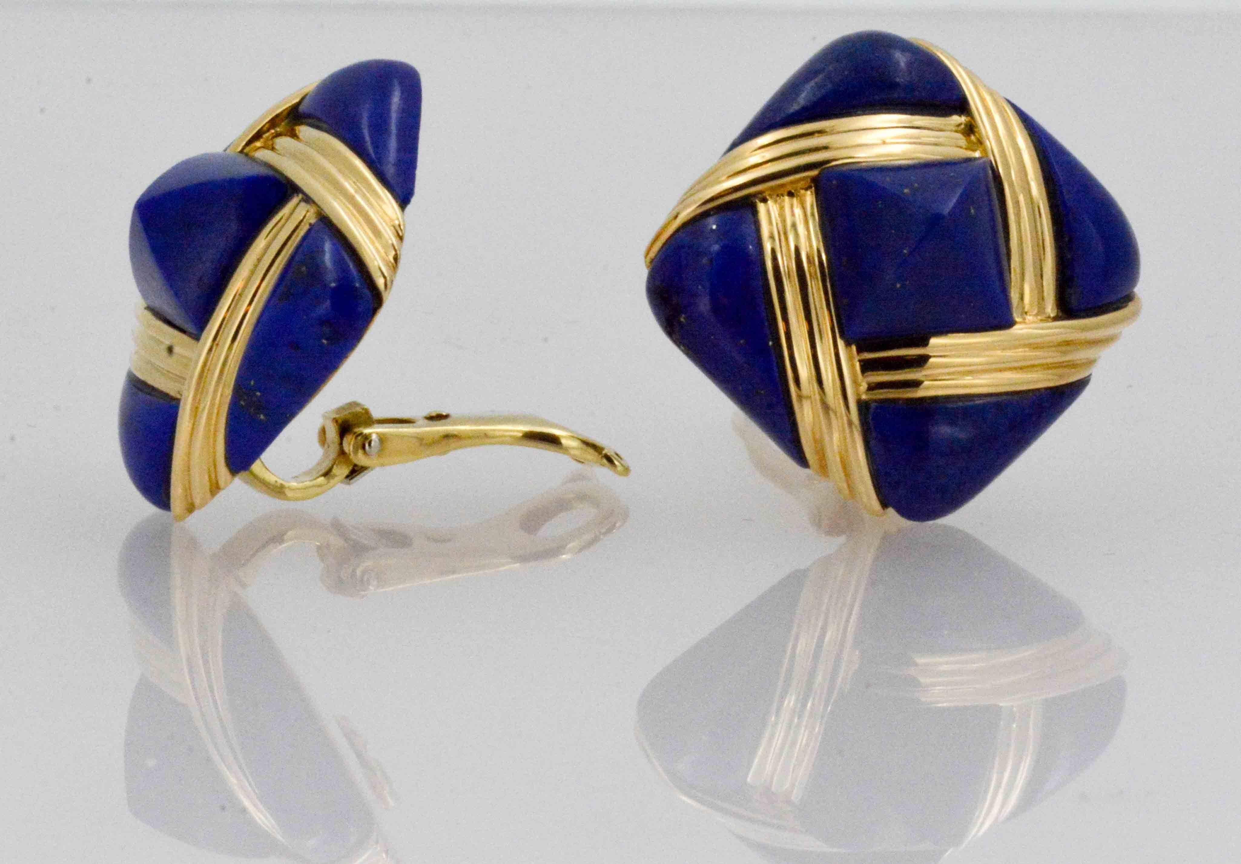Classically elegant clip on earrings with a contemporary angle are crafted in 18 karat yellow gold. The versatile pattern play of the 18 karat yellow gold complements the striking blue Lapis Lazuli in these 1980's clip on earrings.