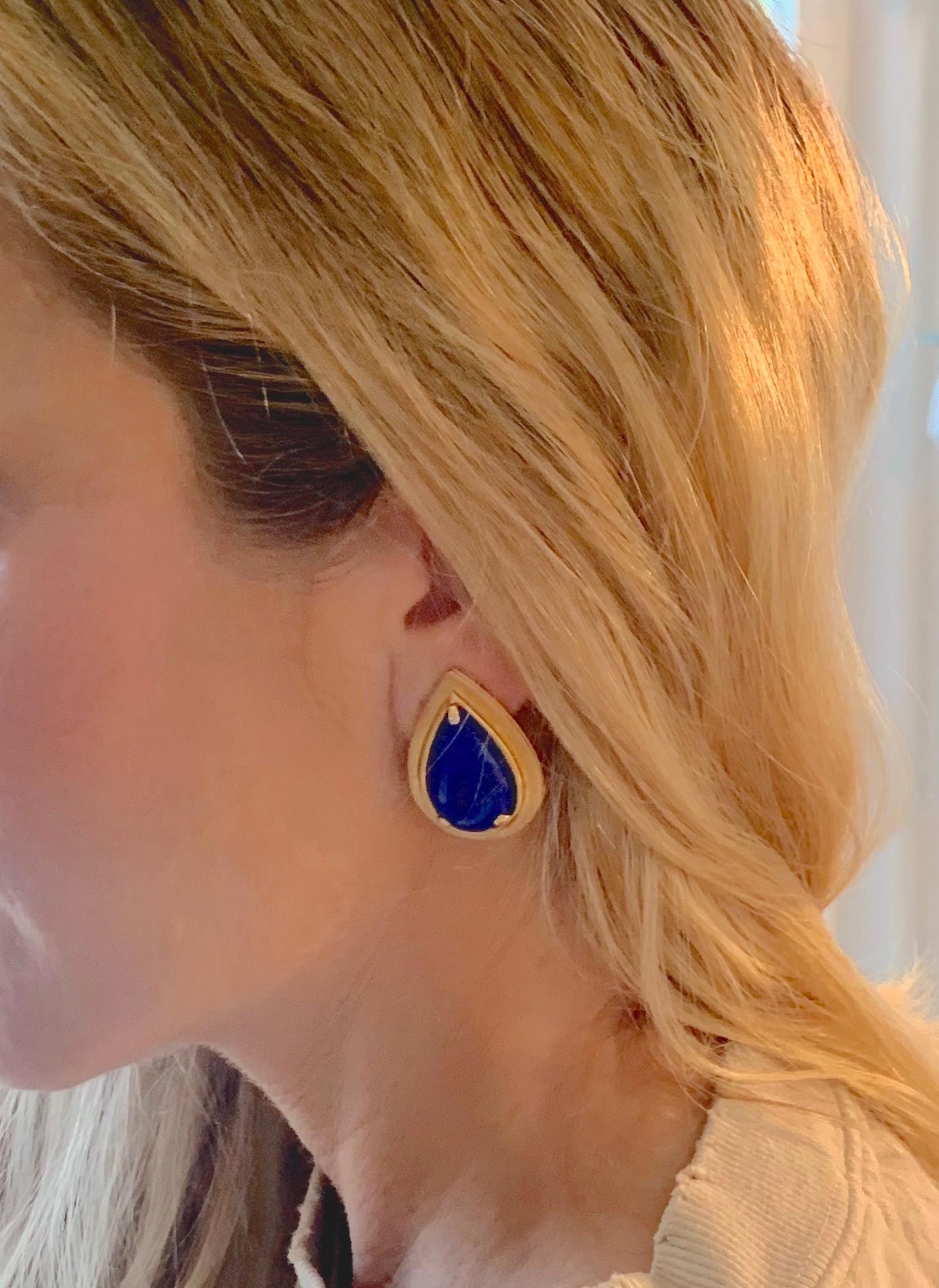 Lapis Lazuli 18K Yellow Gold Earrings In Good Condition For Sale In Beverly Hills, CA