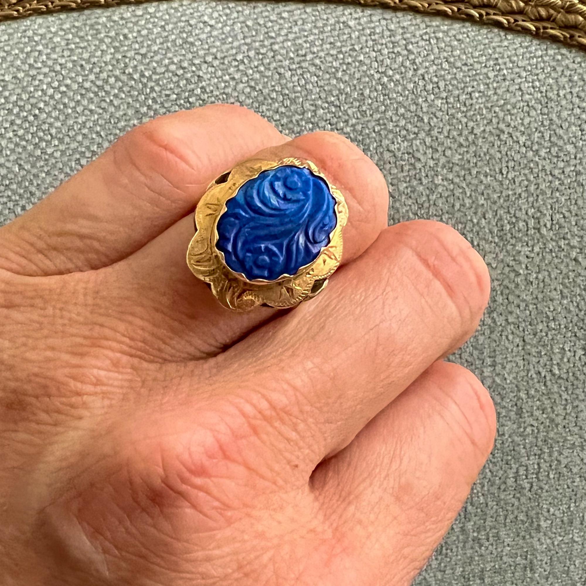 Oval Cut Vintage Lapis Lazuli and 14 Karat Yellow Gold Ring For Sale