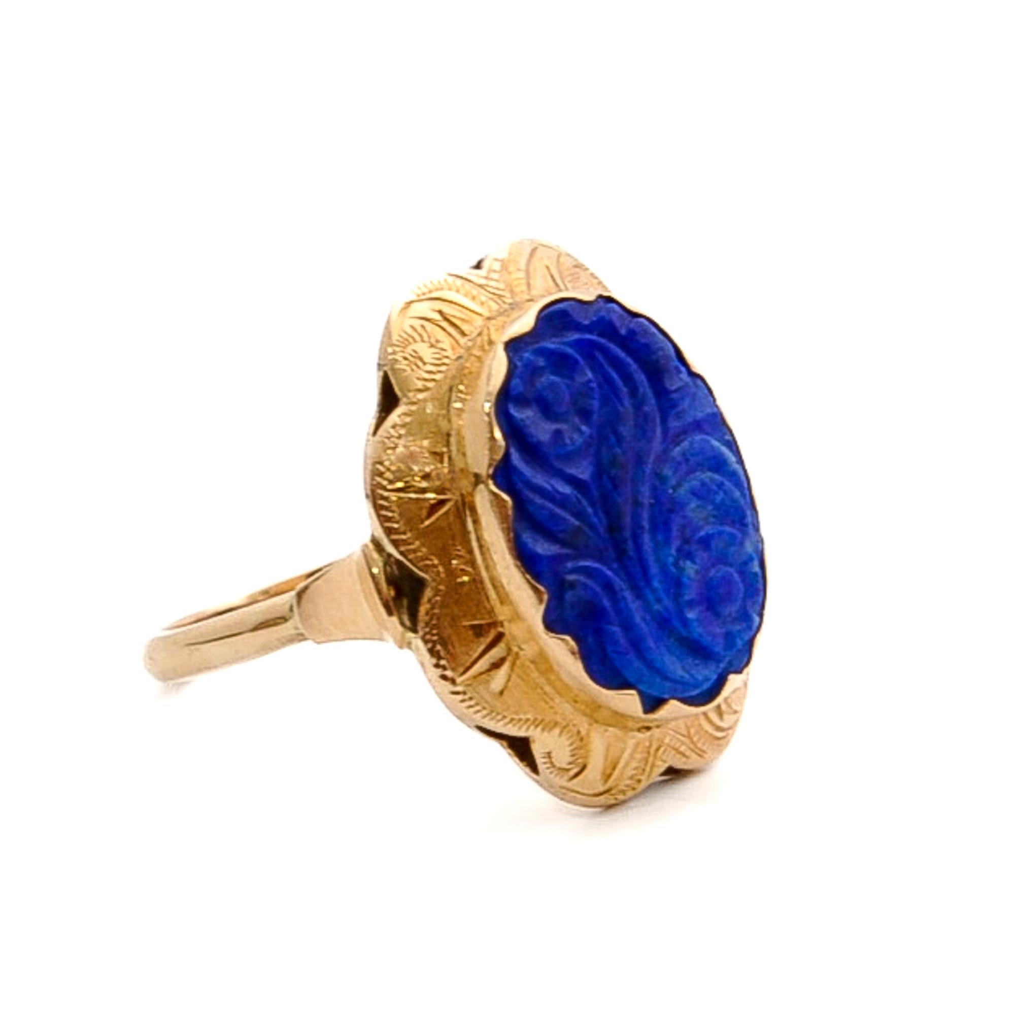 Women's Vintage Lapis Lazuli and 14 Karat Yellow Gold Ring For Sale