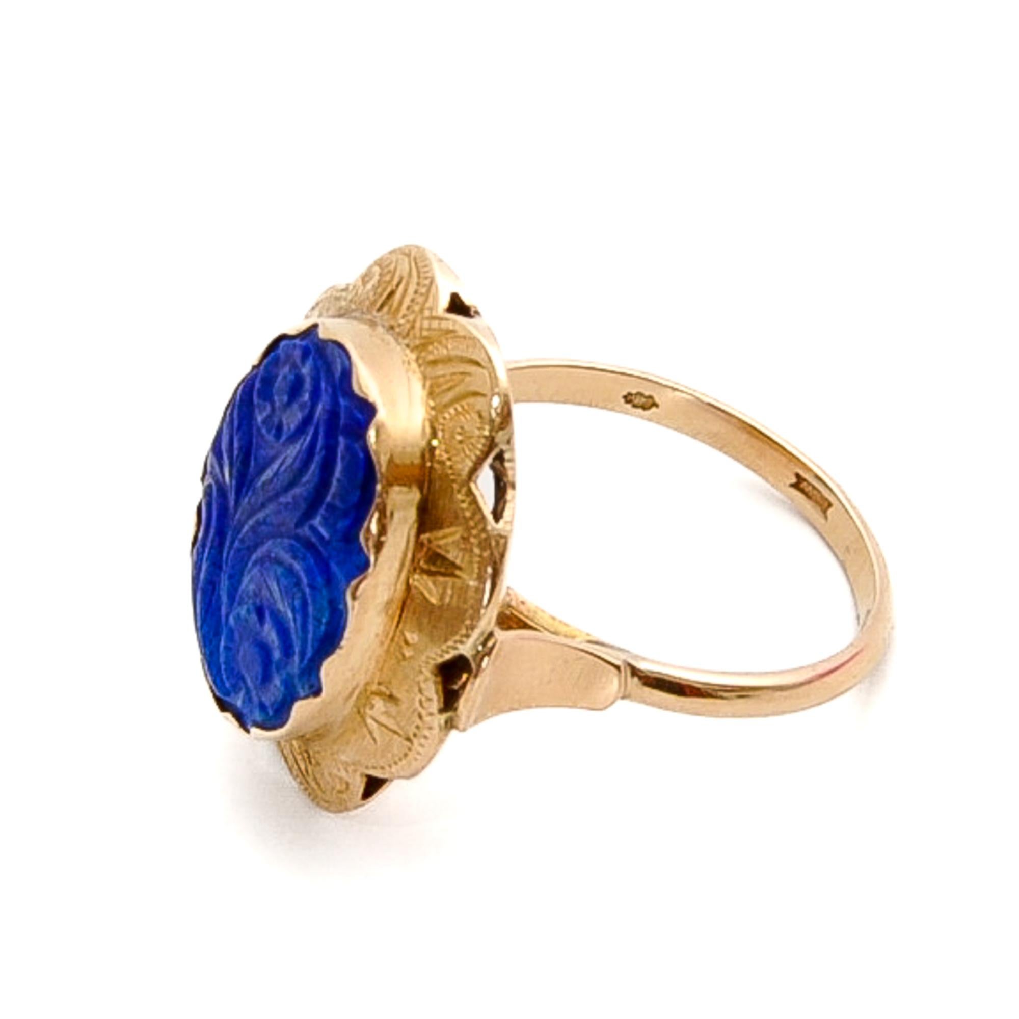 Women's Vintage Lapis Lazuli and 14 Karat Yellow Gold Ring For Sale