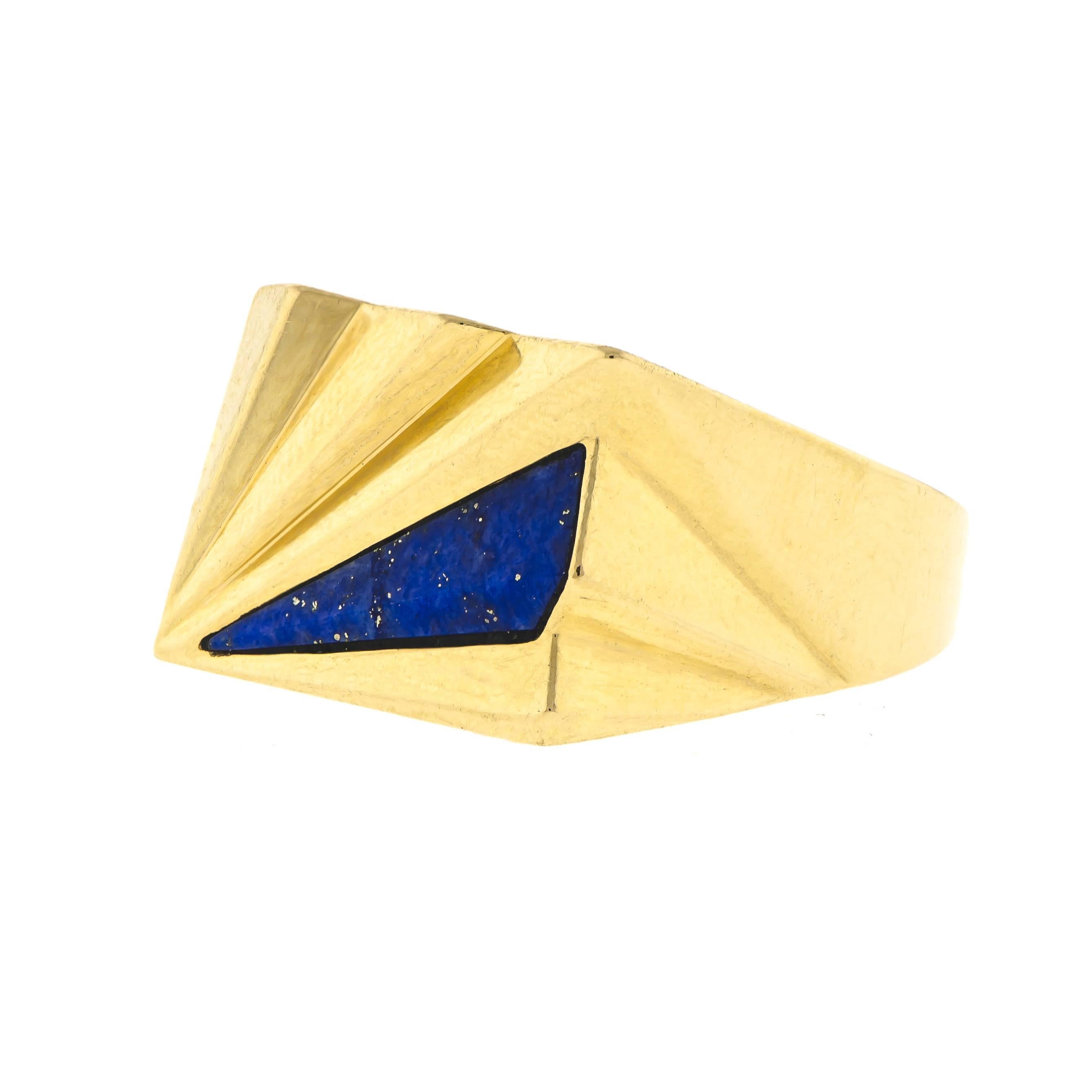 Attractive lapis lazuli 14k yellow gold ring by Erte, beveled design radiating outwards set with one custom fancy cut lapis lazuli stone - Quality and Maker's Mark - CFA Erte 14K 11/75