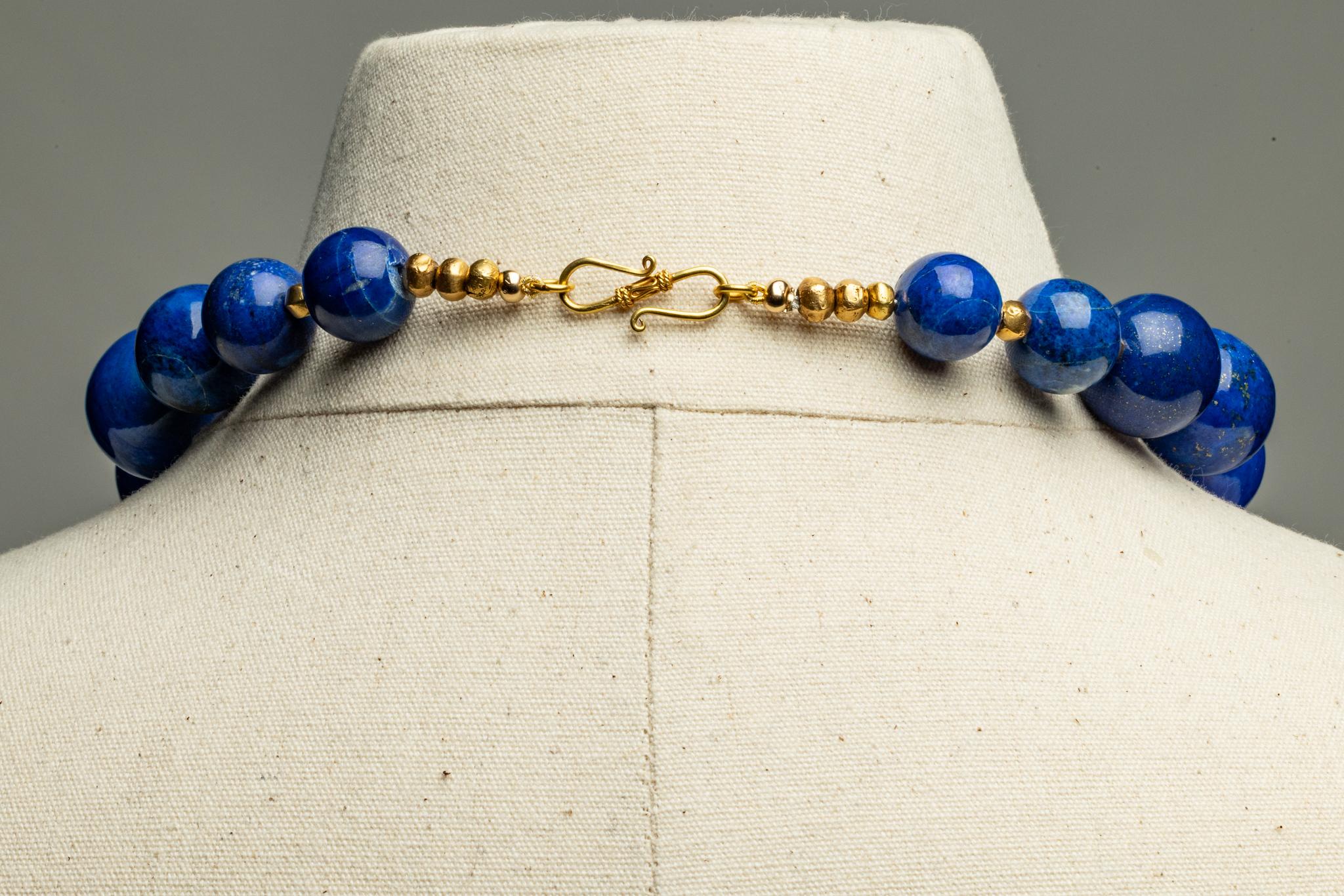 Collana di lapislazzuli e perline in oro 18 carati In condizioni buone in vendita a Nantucket, MA