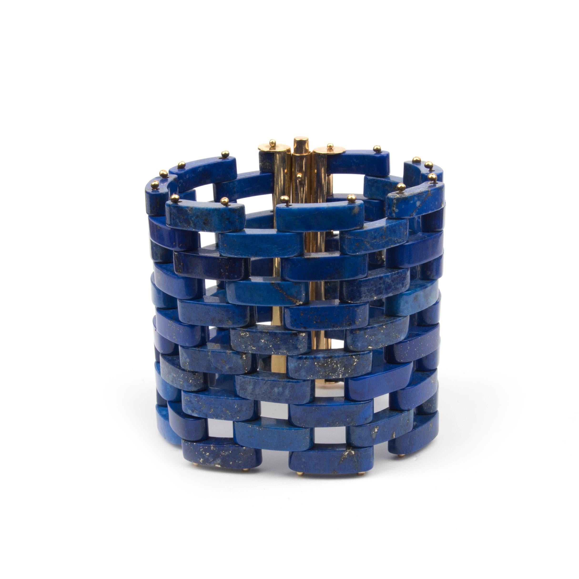 Lapis Lazuli and 18 Karat Yellow Gold Link Bracelet by Angela Pintaldi In Excellent Condition For Sale In London, GB