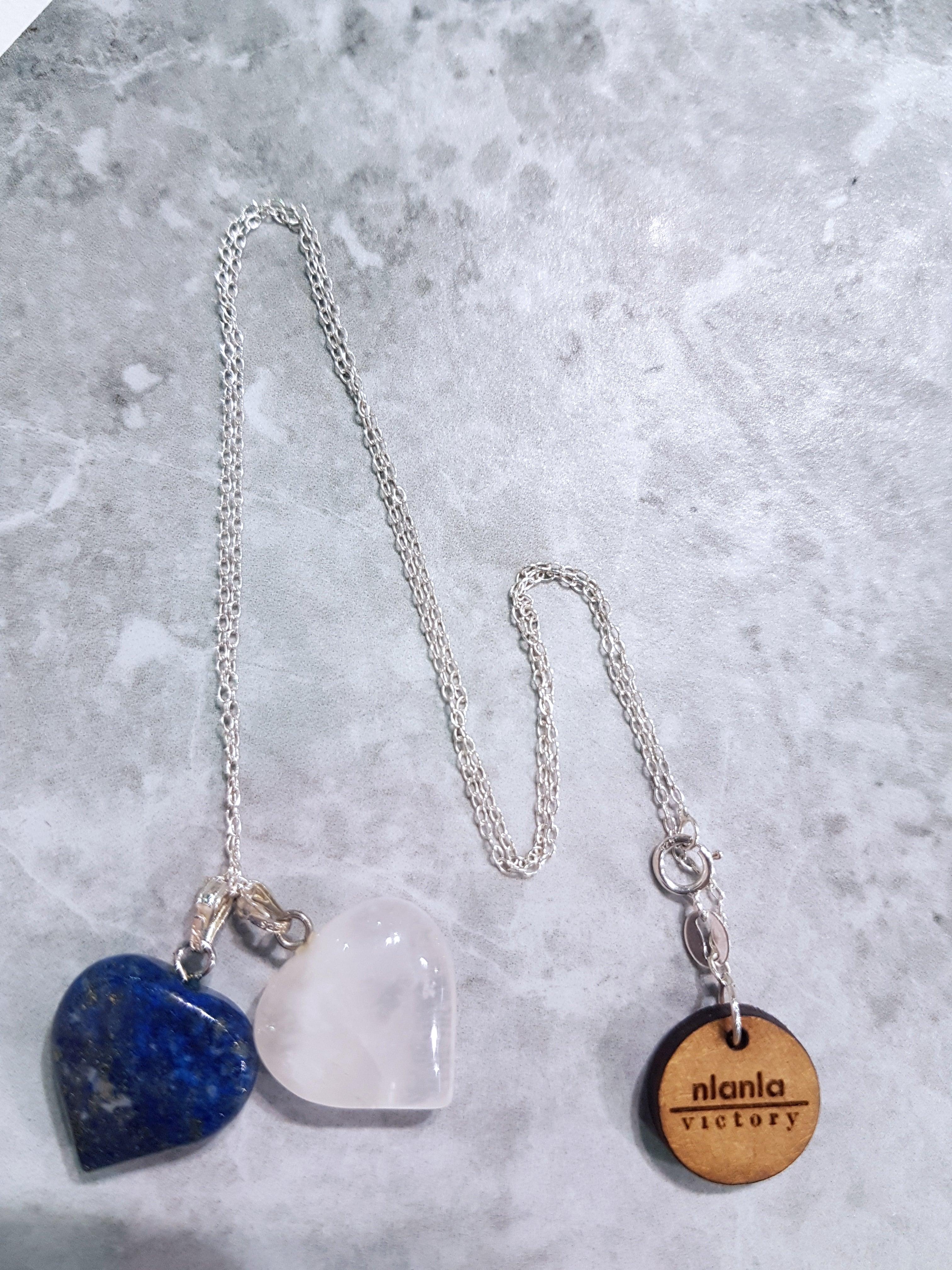 Collana di cuori in argento massiccio di lapislazzuli e quarzo rosa  da nlanlaVictory In condizioni Nuovo in vendita a London, GB