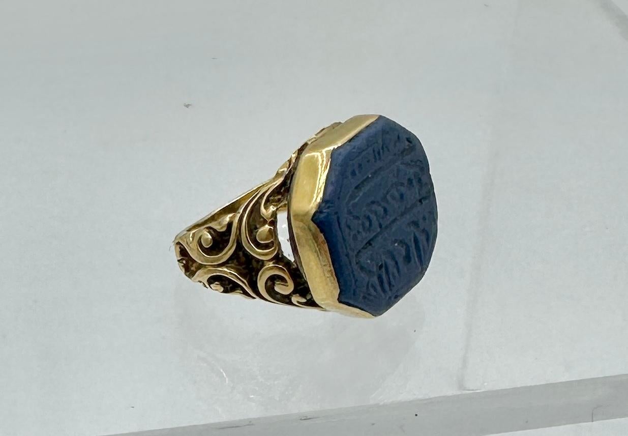 Lapis Lazuli Arabic Heiroglyphic Ring Egyptian Revival Antique 18 Karat Gold In Good Condition For Sale In New York, NY
