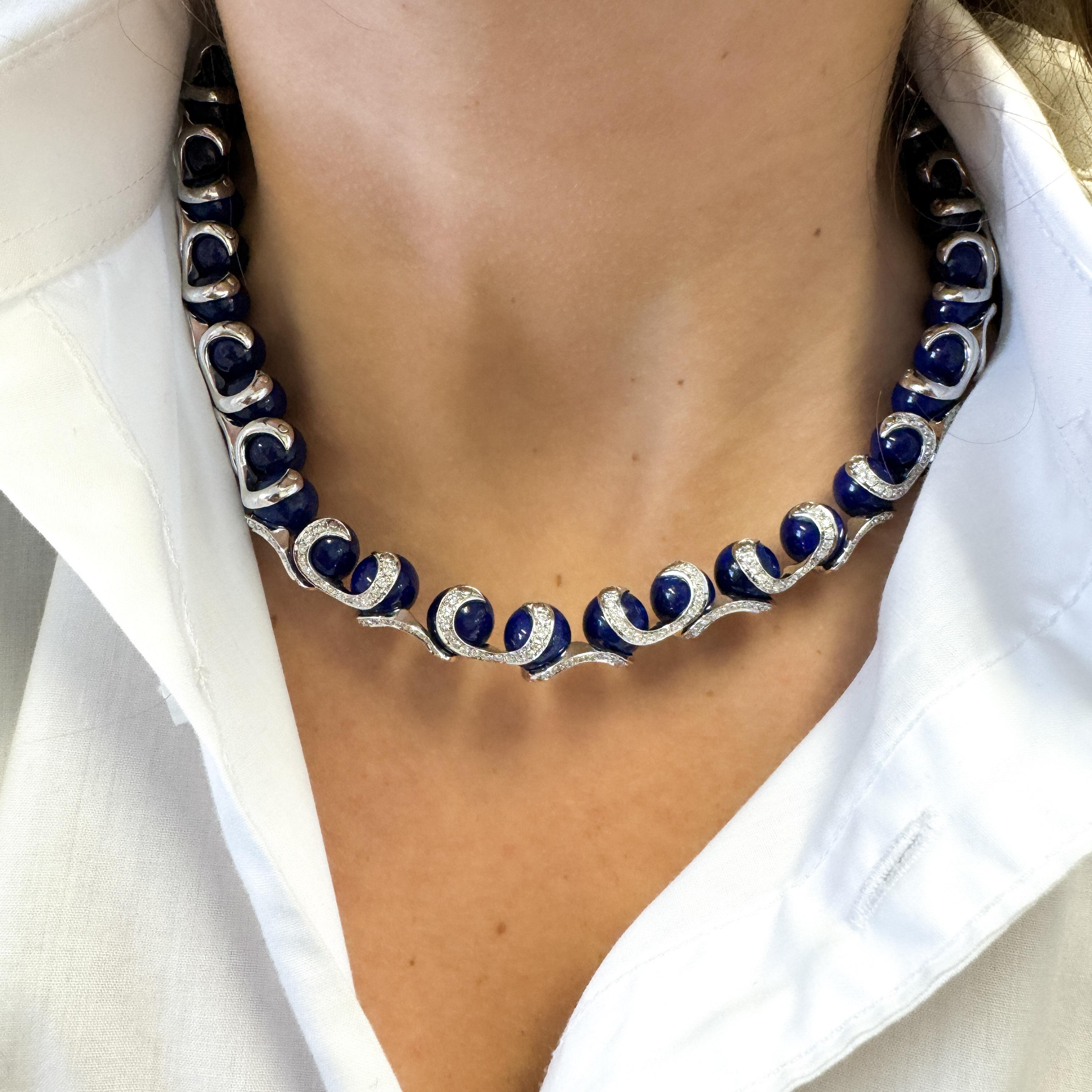 Collana girocollo con sfere di lapislazzuli e diamanti in oro bianco 18 carati firmata Bibigi In condizioni ottime in vendita a Miami, FL