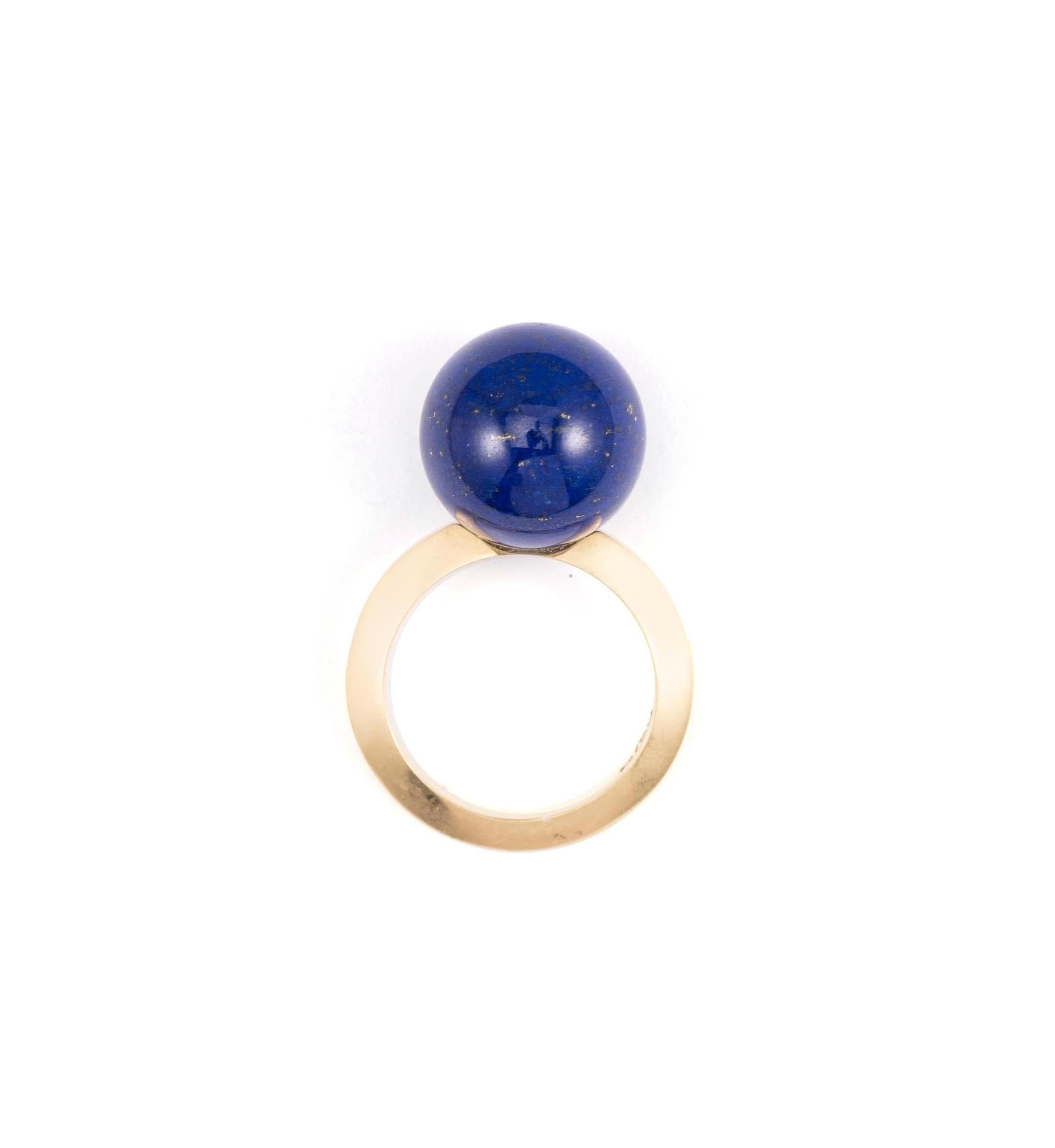 This playful ring can be stacked with our Green Jade Ball Ring, also listed!  Or wear alone to add a pop of vibrant blue to your outfit.  A great style for summertime!

14mm Spherical Lapis Lazuli with 18k yellow gold

Finger size 6.50

Los