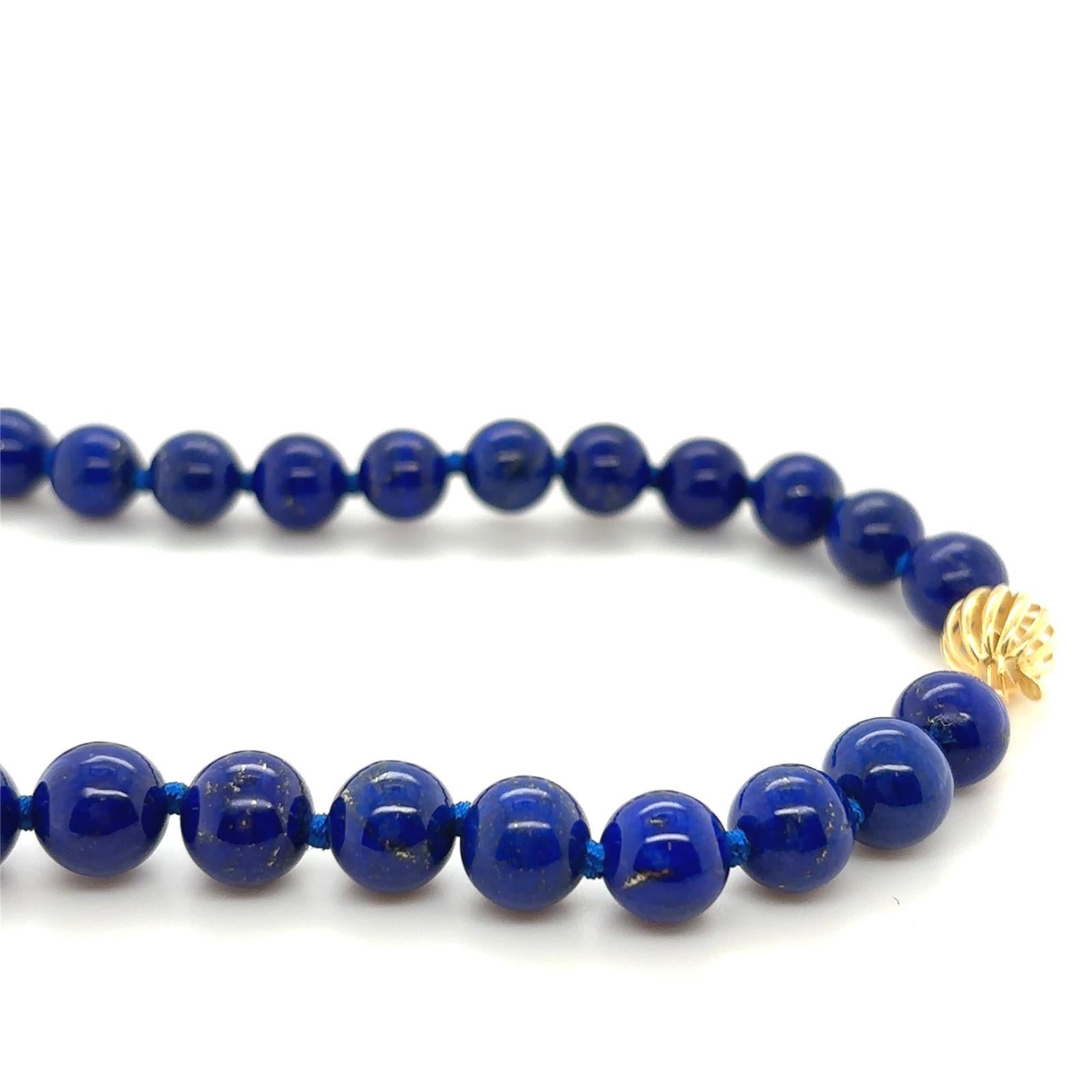 Collana di perle di lapislazzuli con chiusura in oro giallo 18 carati In condizioni buone in vendita a London, GB