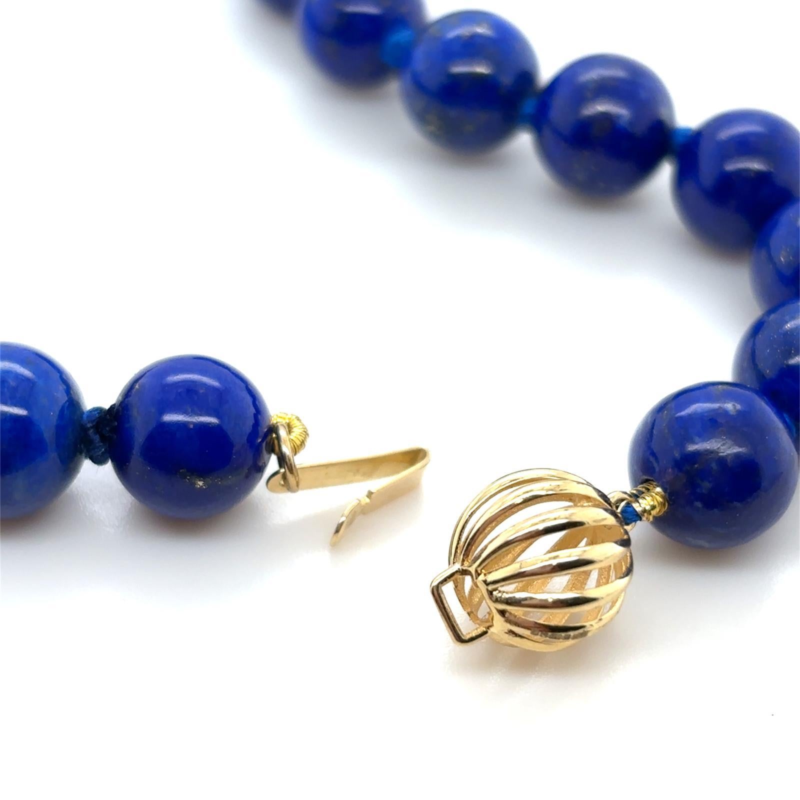 Collana di perle di lapislazzuli con chiusura in oro giallo 18 carati in vendita 1