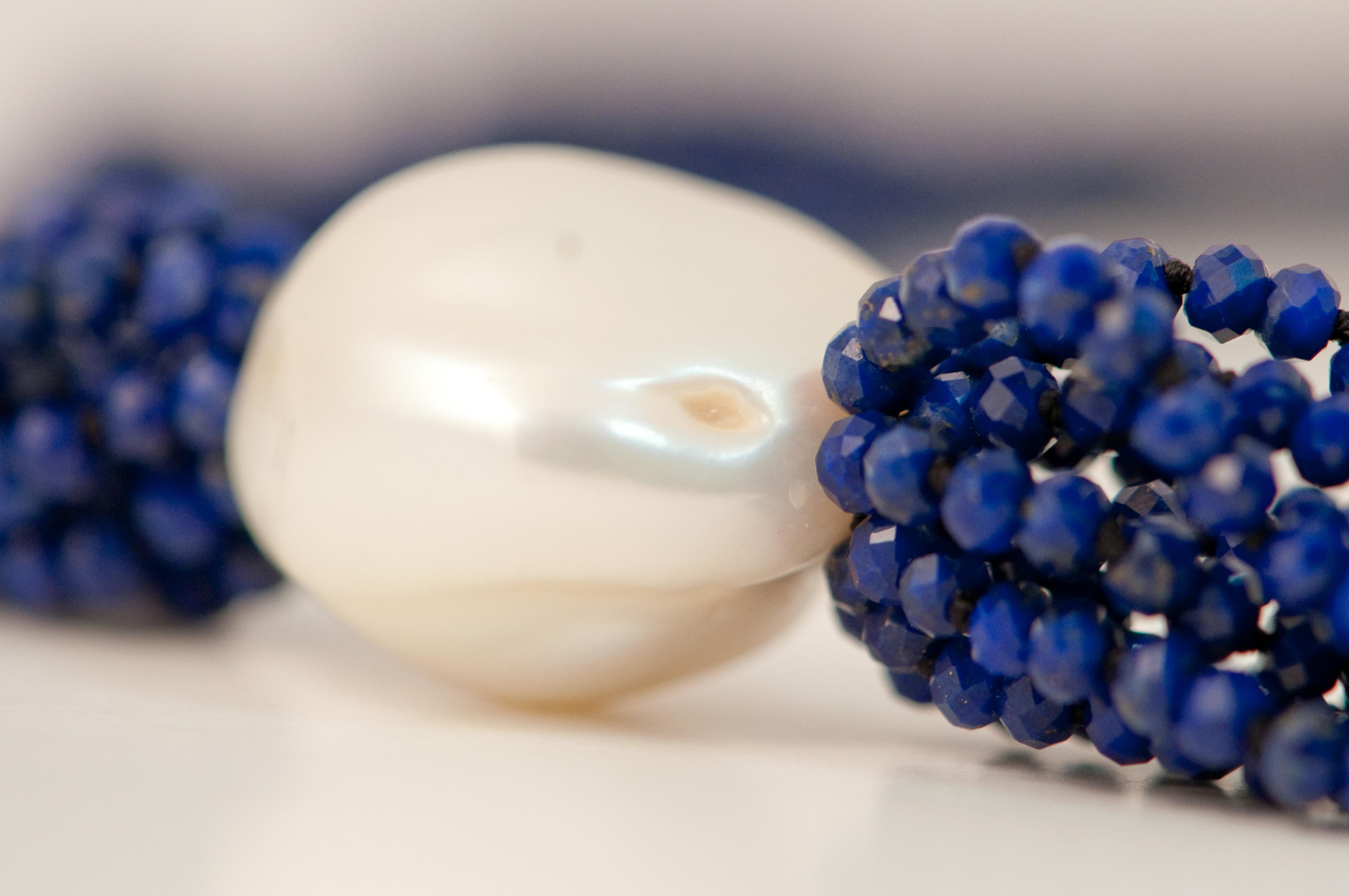 Lapis Lazuli Beaded Necklaces, Baroque Pearl, with Bakelite Claps In New Condition In Vannes, FR