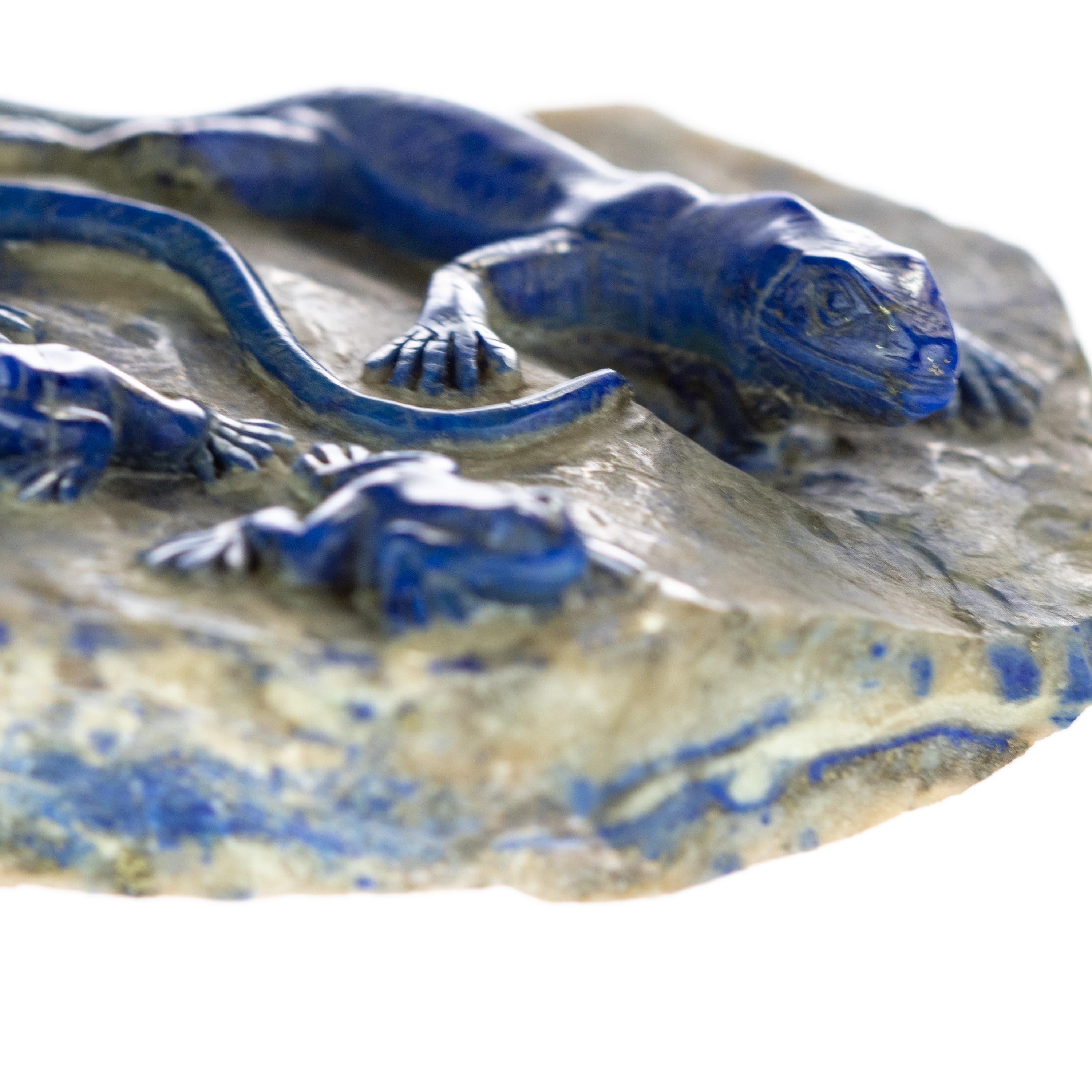 Lapis Lazuli Blue Family of Lizard Carved Animal Artisanal Statue Sculpture In Excellent Condition For Sale In Milano, IT