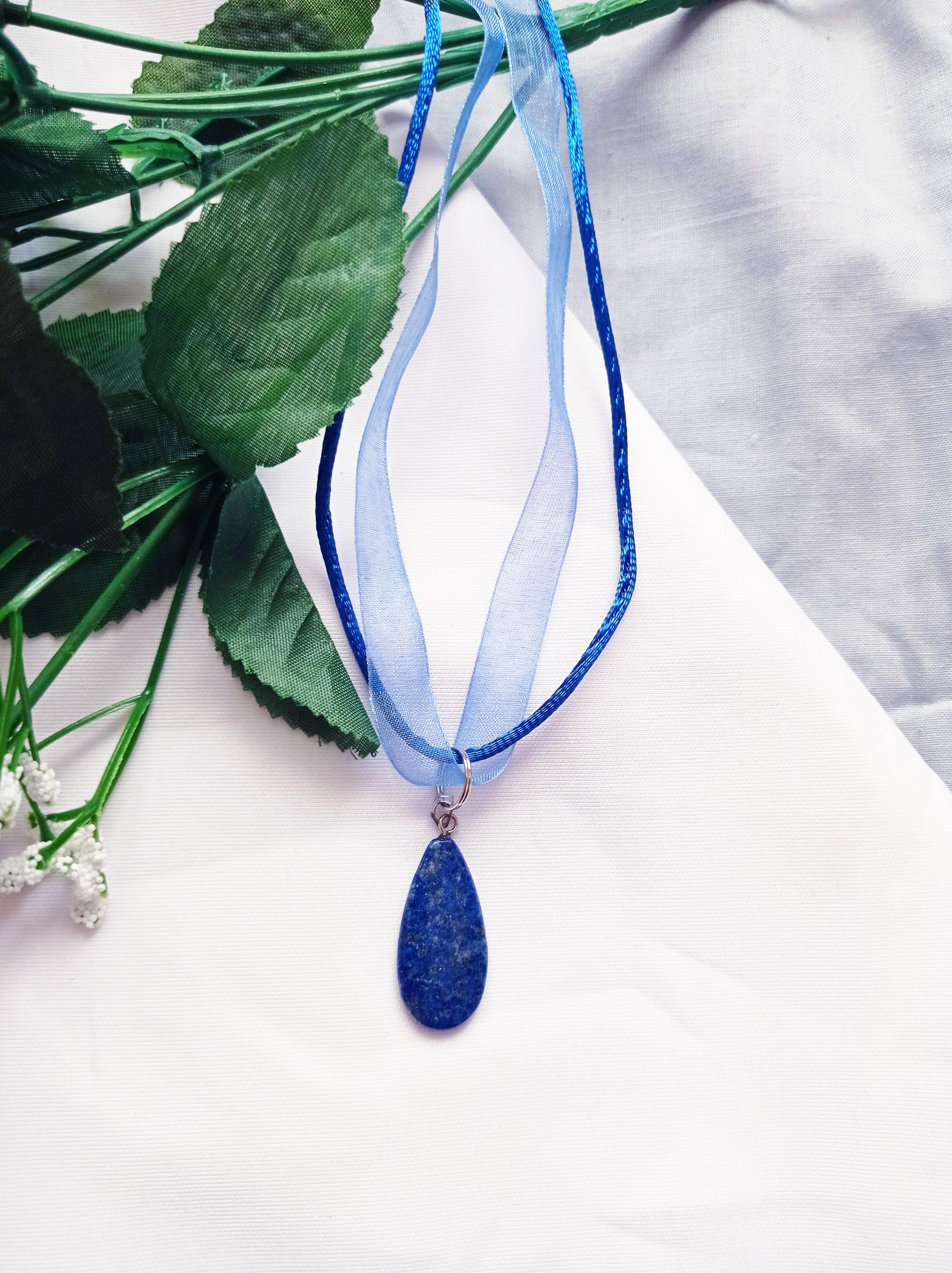 Collana con nastro blu di lapislazzuli  da nlanlaVictory in vendita 1