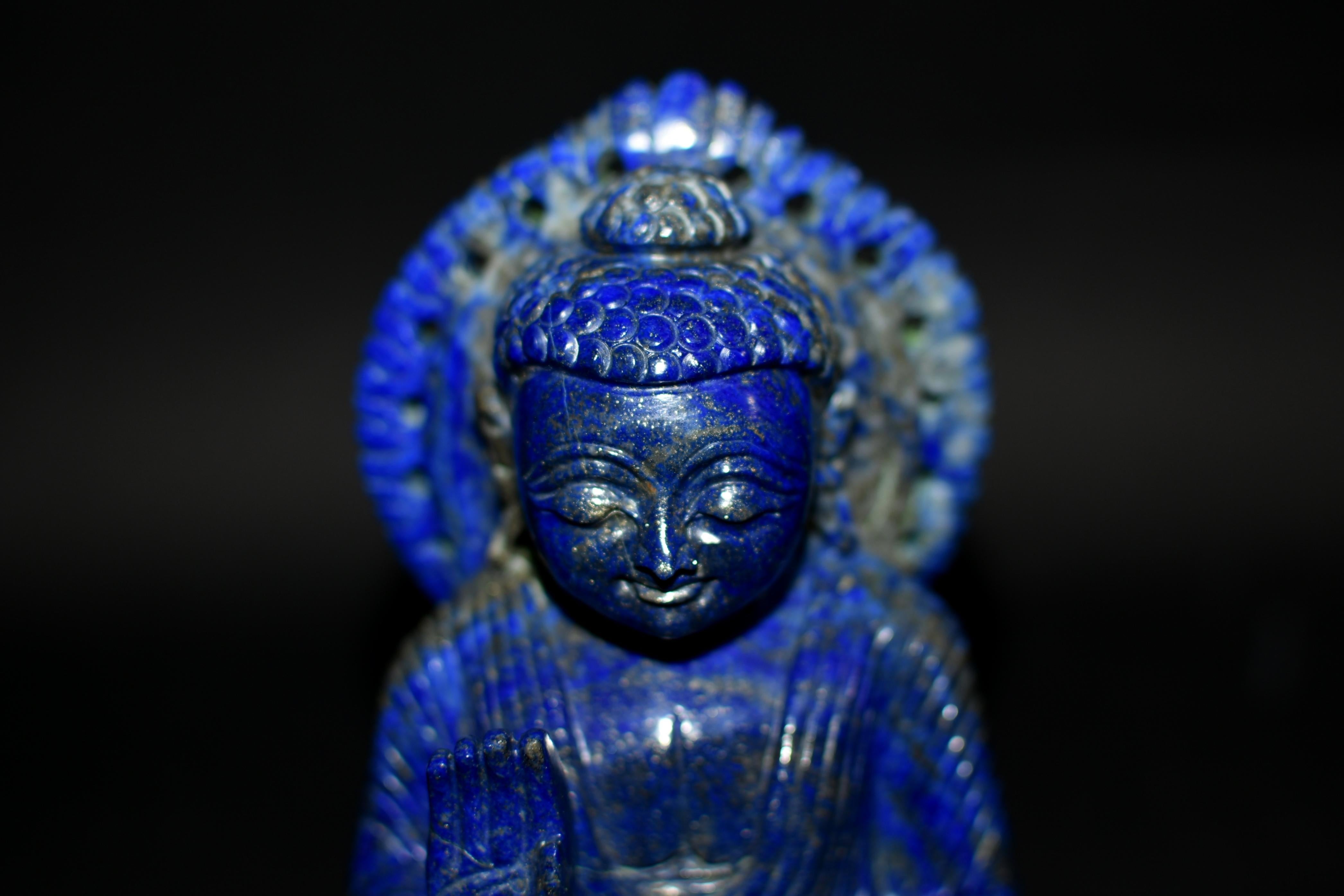 Lapis Lazuli Buddha Statue Hand Carved 6 lbs For Sale 9