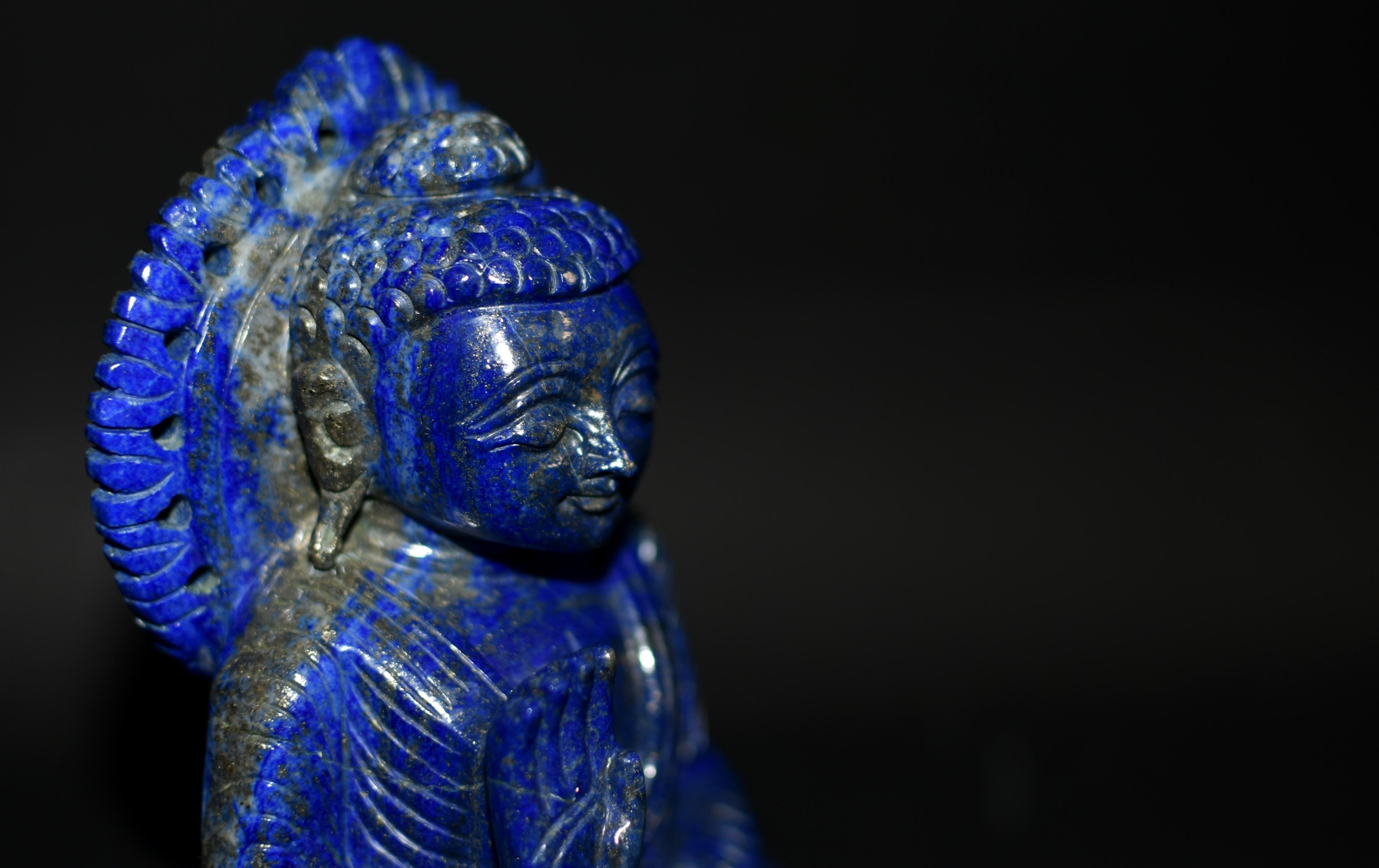 Buddha-Statue aus Lapislazuli, handgeschnitzt, 6 lbs im Angebot 10
