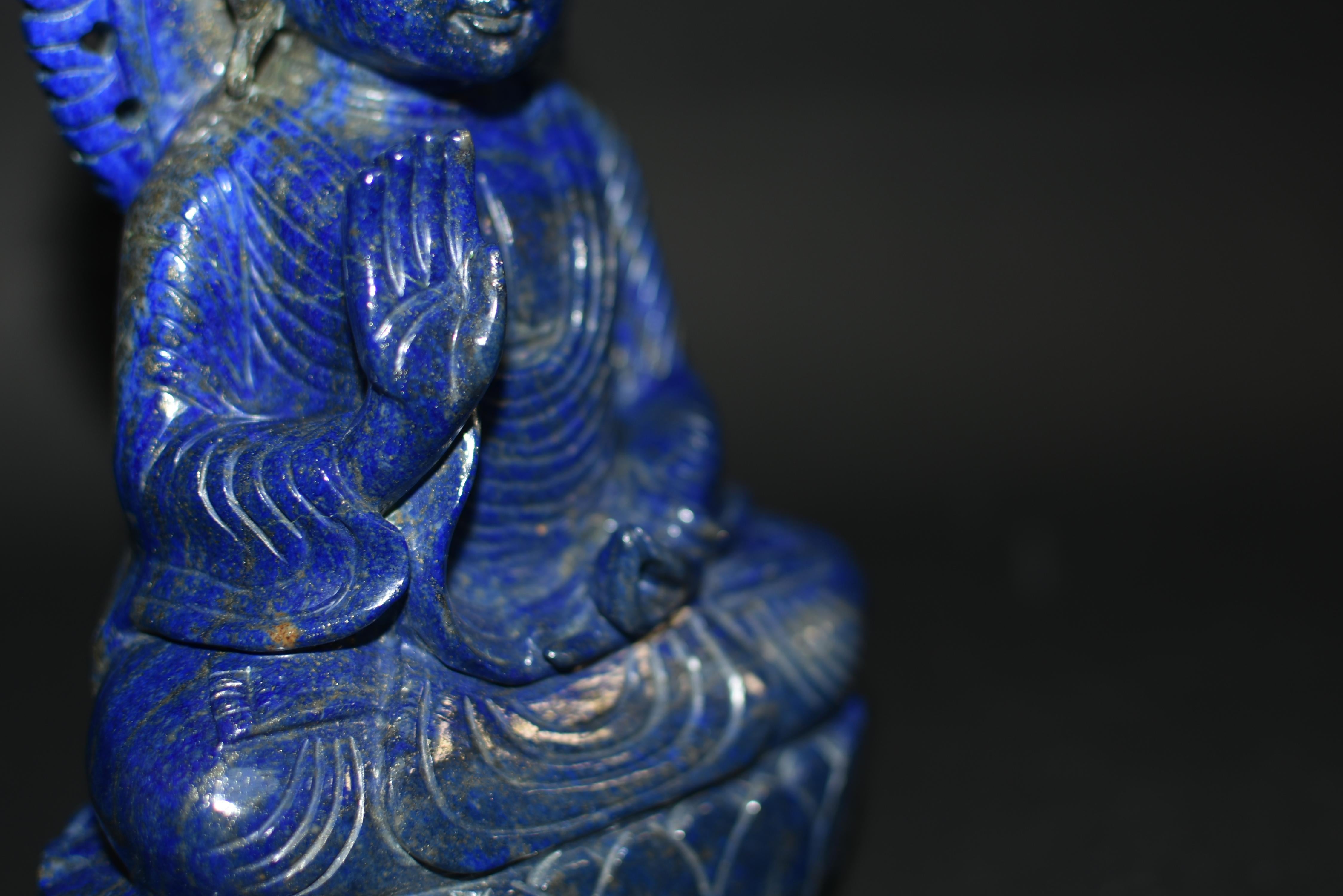 Lapis Lazuli Buddha Statue Hand Carved 6 lbs In Excellent Condition For Sale In Somis, CA
