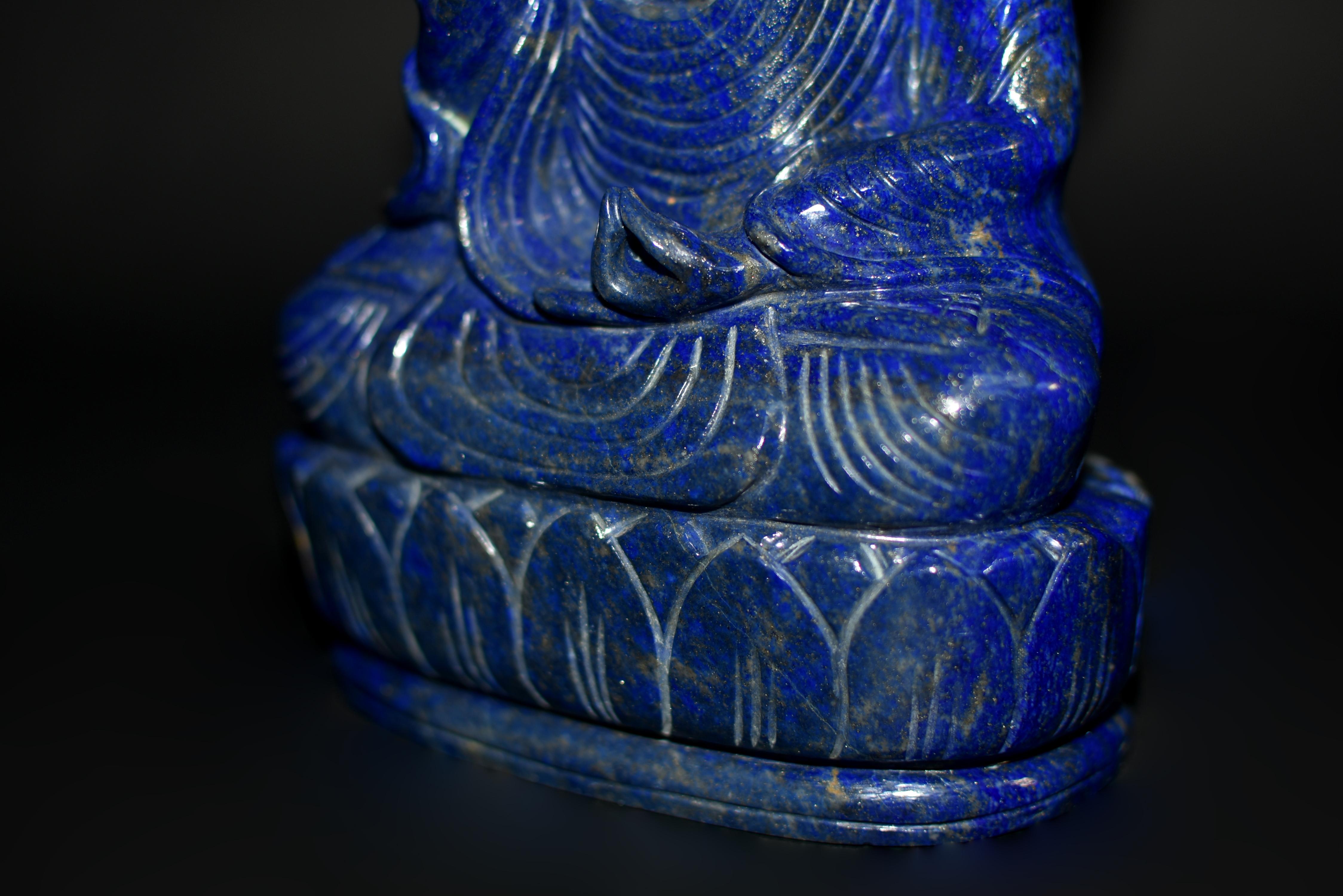 Buddha-Statue aus Lapislazuli, handgeschnitzt, 6 lbs im Angebot 1