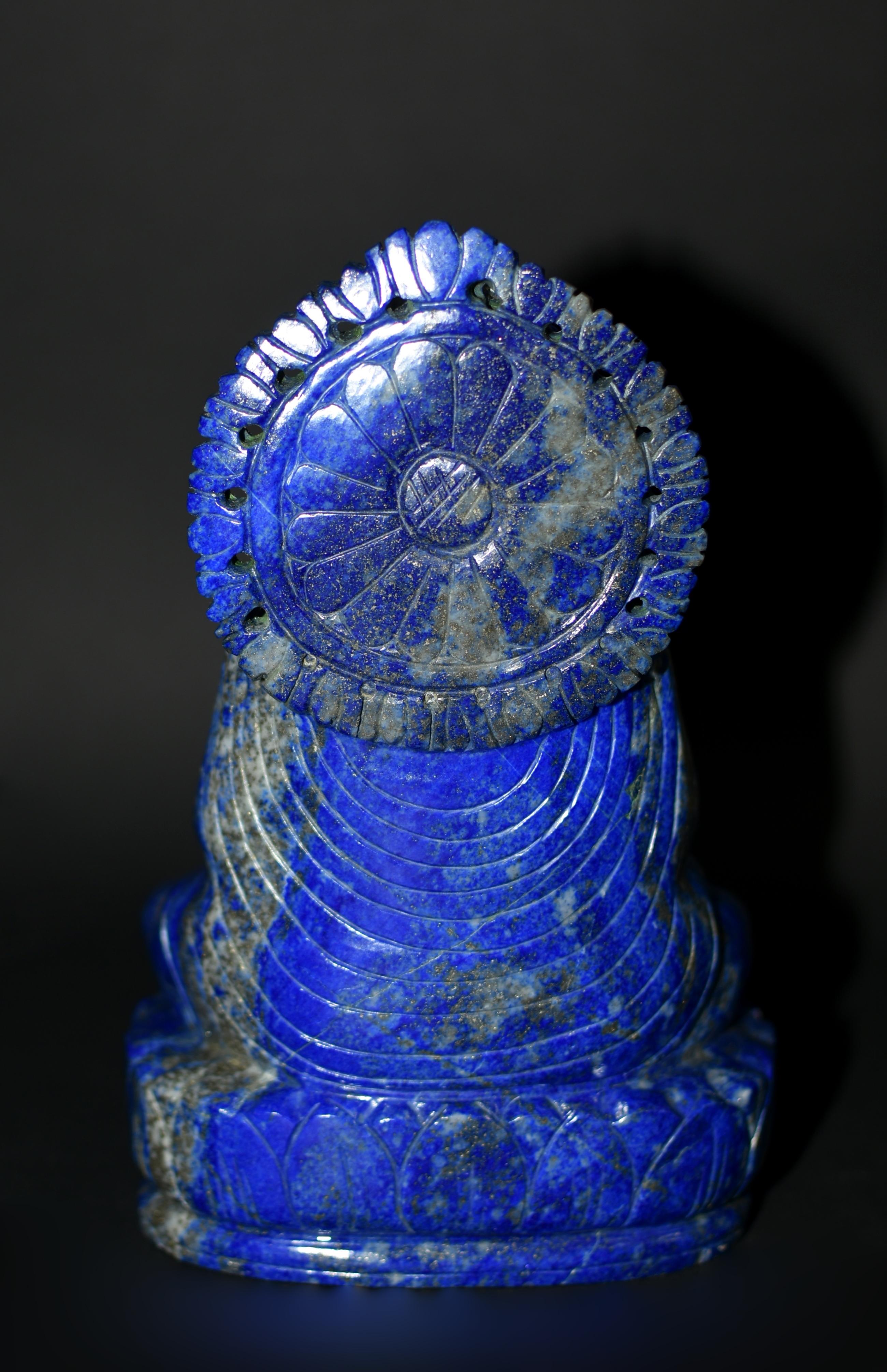 Lapis Lazuli Buddha Statue Hand Carved 6 lbs For Sale 3