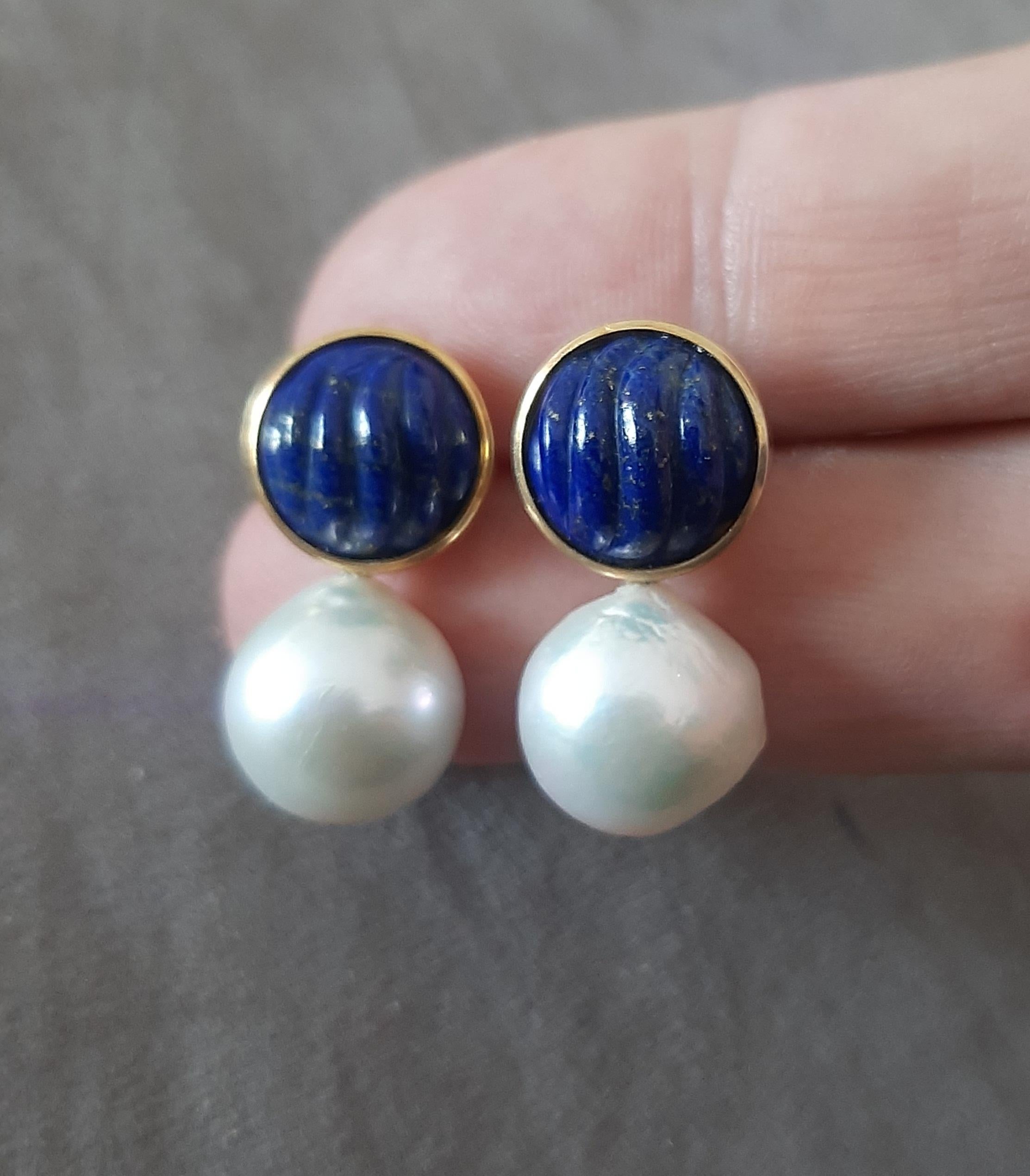 Boucles d'oreilles en Lapis Lazuli et Perles Baroques Blanches 14k en or massif en vente 5