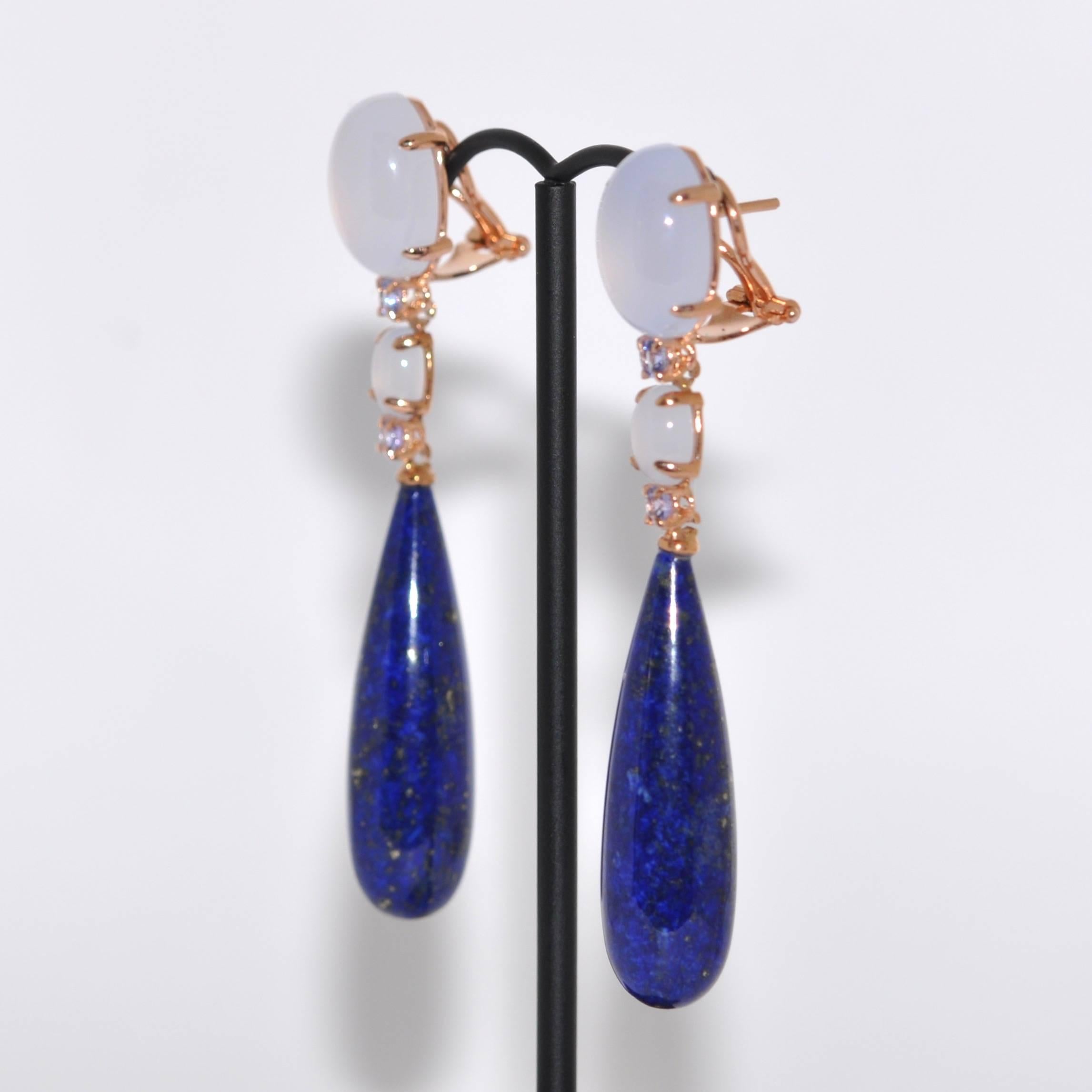 Discover this Lapis Lazuli, Chalcedony and Tanzanite Rose Gold Chandelier Earrings.
French Collection by Mesure et Art du Temps.

The benefit of the Lapis Lazuli is that they uses water energy. It then regulates the kidneys and the bladder. At the