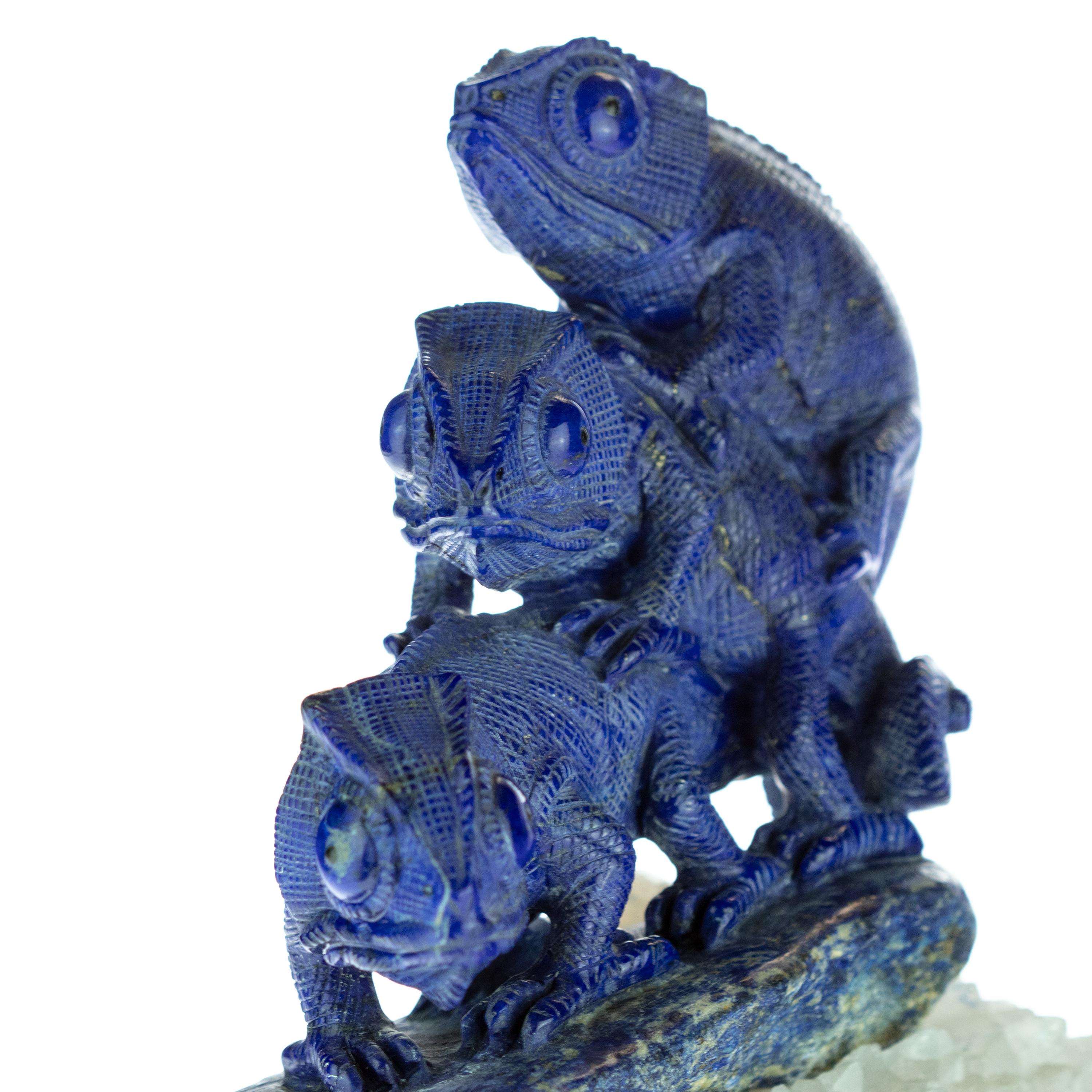 Lapis Lazuli Chameleon Figurine Carved Asian Artisan Animal Statue Sculpture In Excellent Condition For Sale In Milano, IT