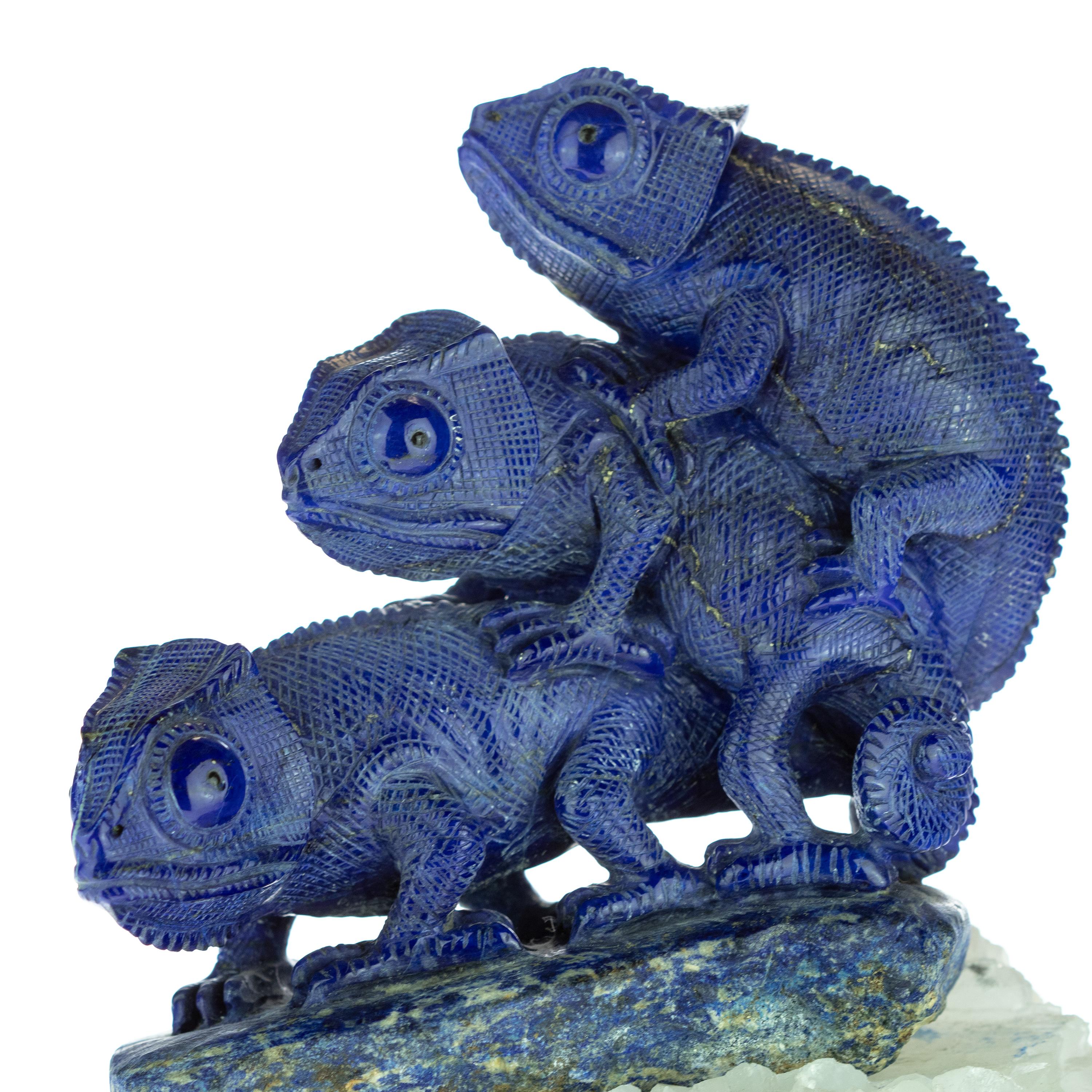 Late 20th Century Lapis Lazuli Chameleon Figurine Carved Asian Artisan Animal Statue Sculpture For Sale