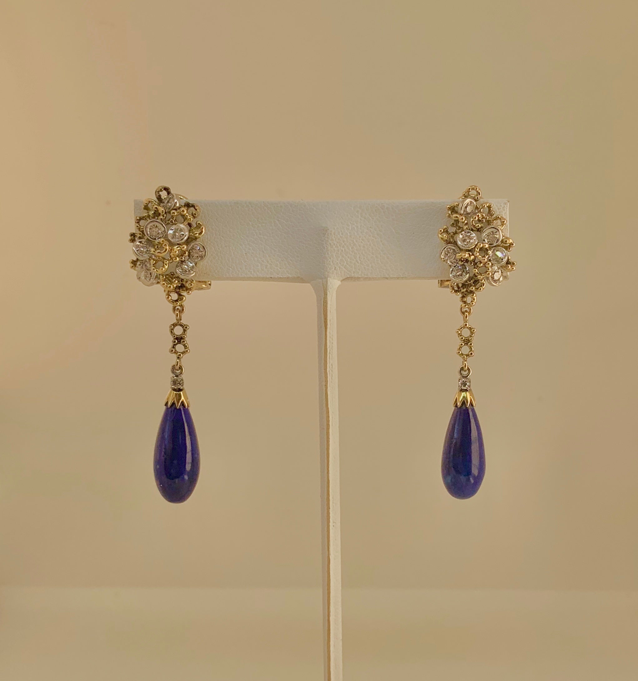 These are a stunning pair of Lapis Lazuli Diamond Mid-Century Modern dangle drop earrings in 18 Karat White and Yellow Gold.  The earrings feature gorgeous lapis lazuli pendant drops.  The drops hang from a wonderful Mid-Century Modern design with