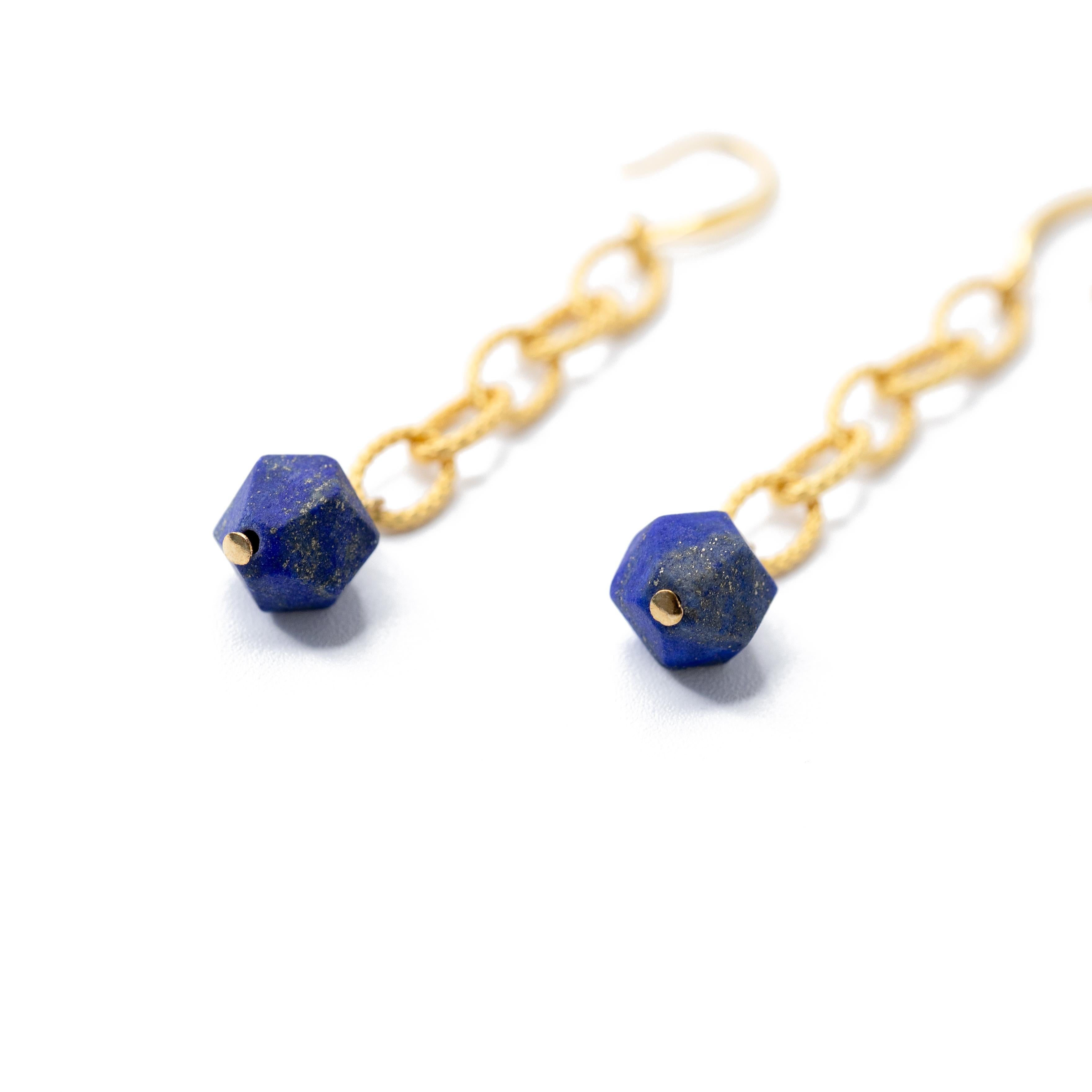 Perle Boucles d'oreilles Madrid en lapis-lazuli bleu - par Bombyx House en vente